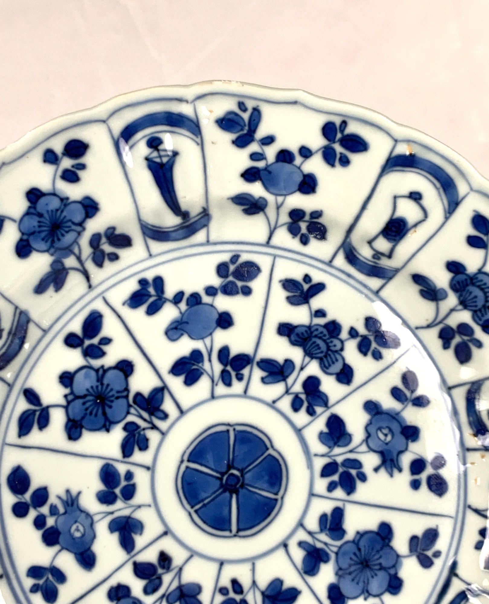 This beautiful blue and white porcelain dish was made in China during the Kangxi reign (1662–1722).
It was created specifically for export to the European market.
Measuring 8.25 inches in diameter, it is hand-painted in a clear, slightly bright