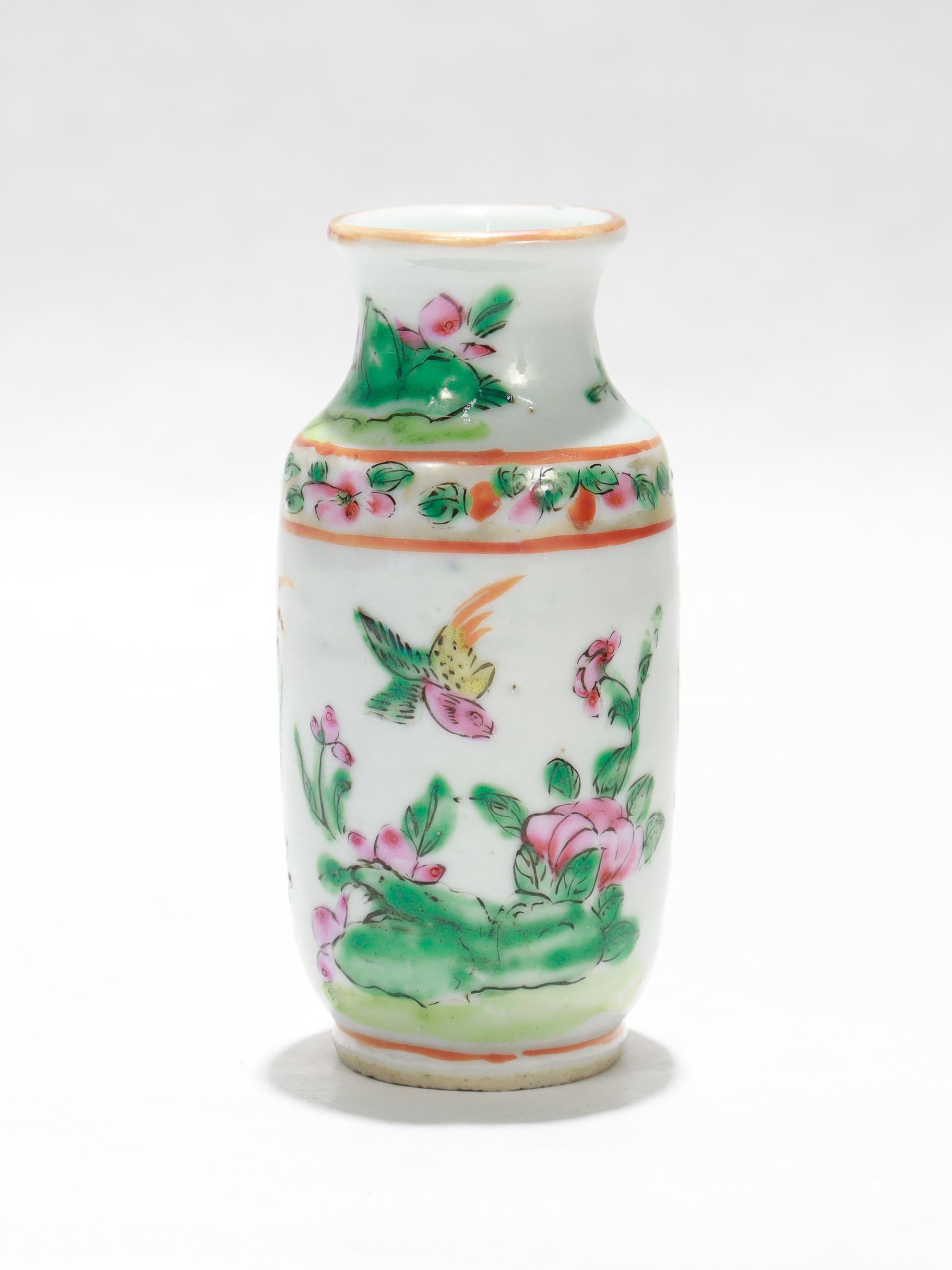 Antique Chinese Export Porcelain Famille Rose Bud Vase or Miniature Cabinet Vase In Good Condition For Sale In Philadelphia, PA