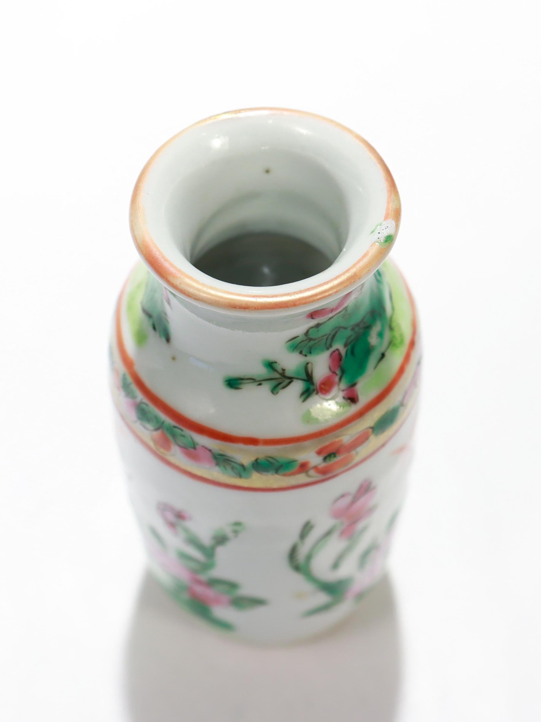 Antique Chinese Export Porcelain Famille Rose Bud Vase or Miniature Cabinet Vase For Sale 3