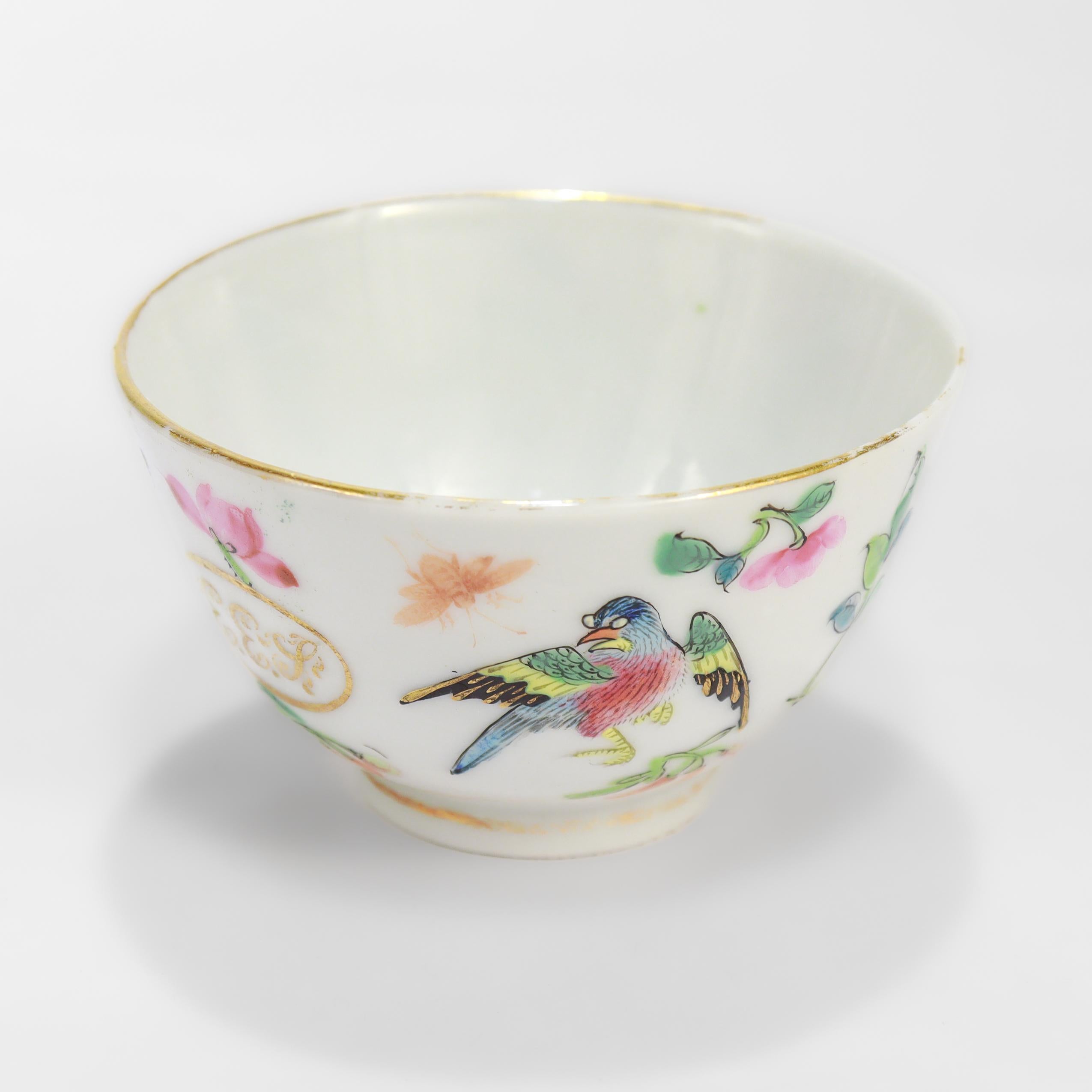 Pareja de taza y platillo antiguos de porcelana china de exportación Famille Rose en venta 3