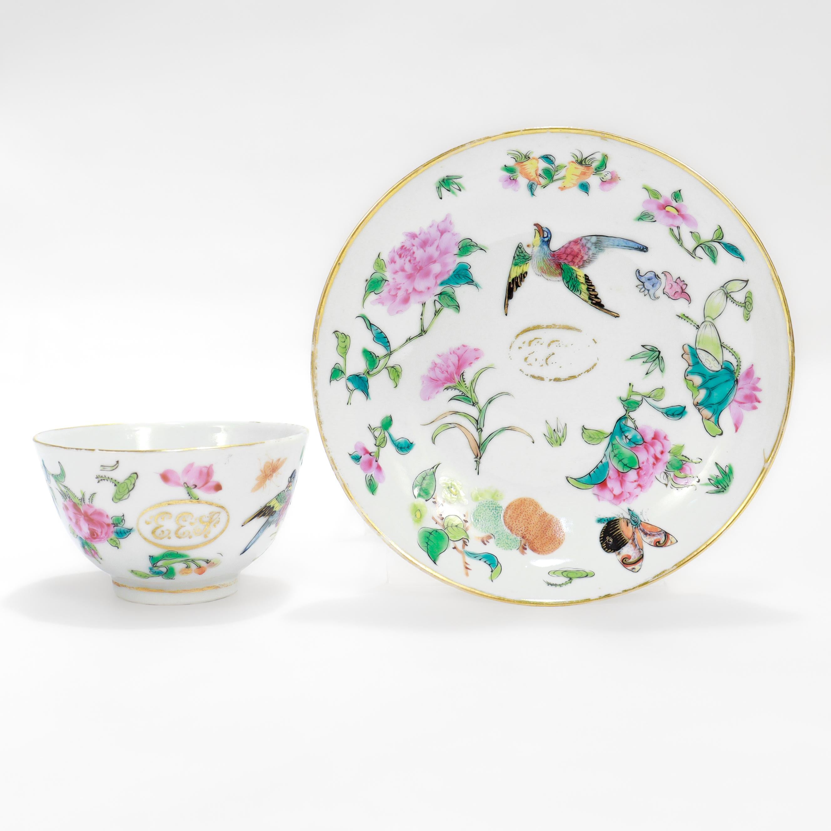 Pareja de taza y platillo antiguos de porcelana china de exportación Famille Rose en venta 10