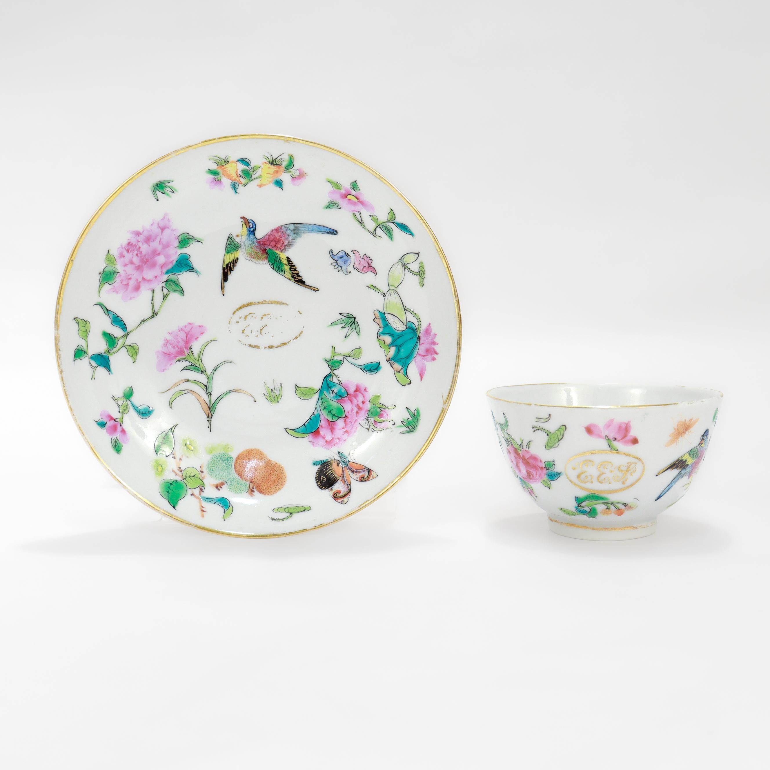 Pareja de taza y platillo antiguos de porcelana china de exportación Famille Rose Exportación china en venta
