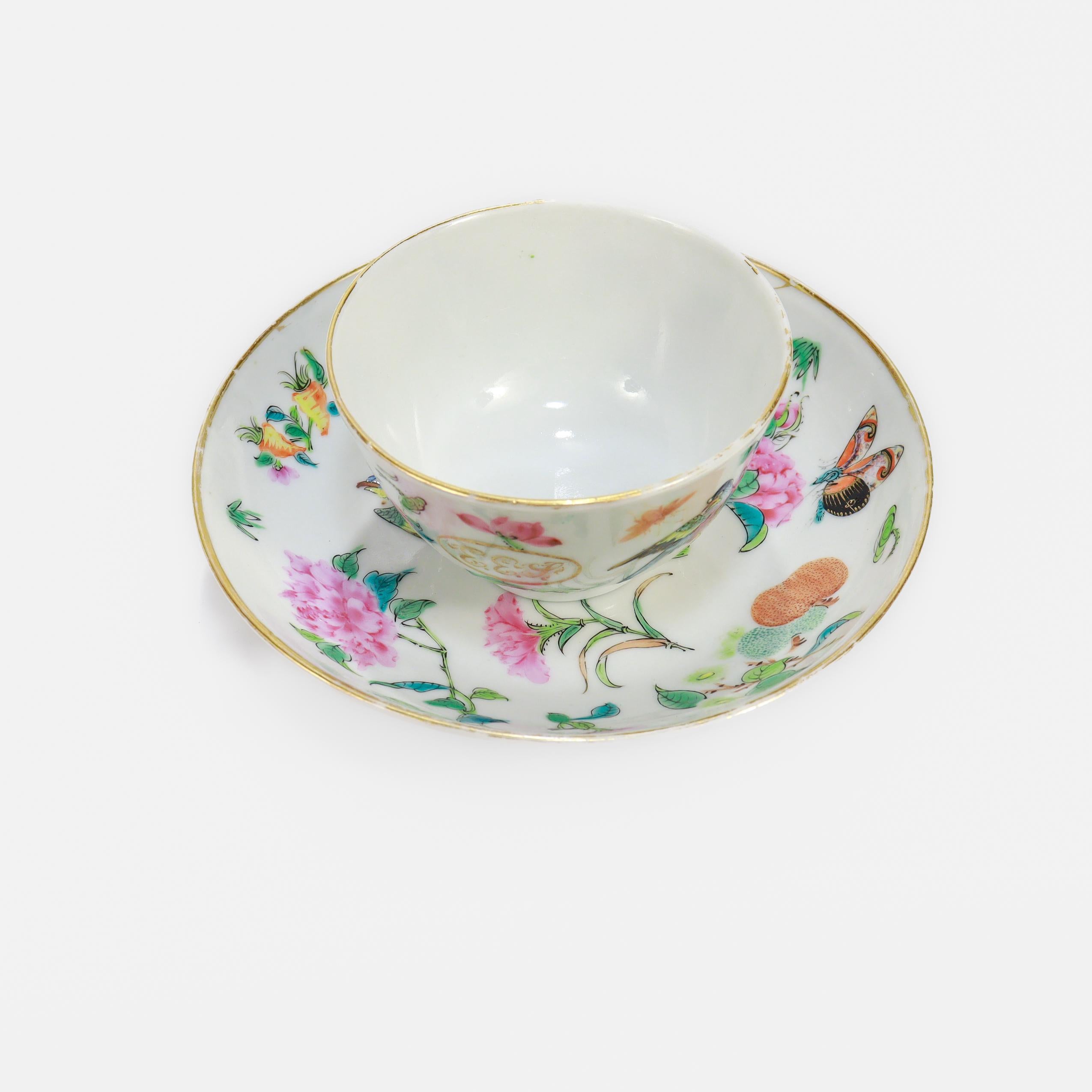 Pareja de taza y platillo antiguos de porcelana china de exportación Famille Rose en Bueno estado para la venta en Philadelphia, PA