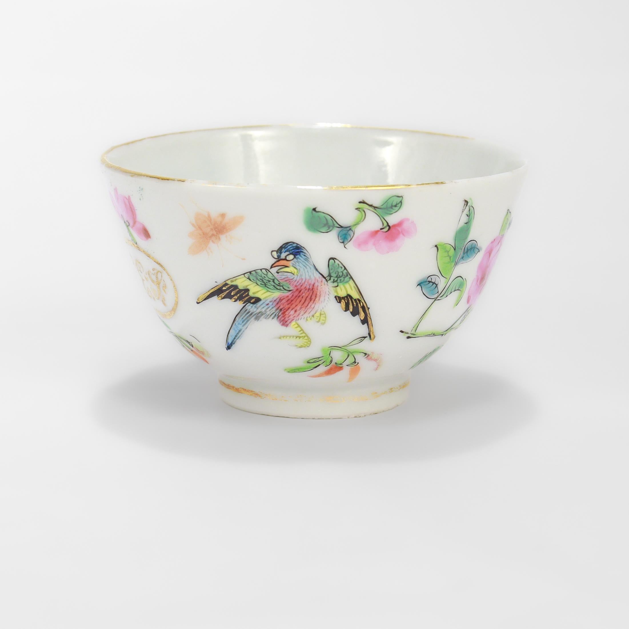 Pareja de taza y platillo antiguos de porcelana china de exportación Famille Rose siglo XIX en venta