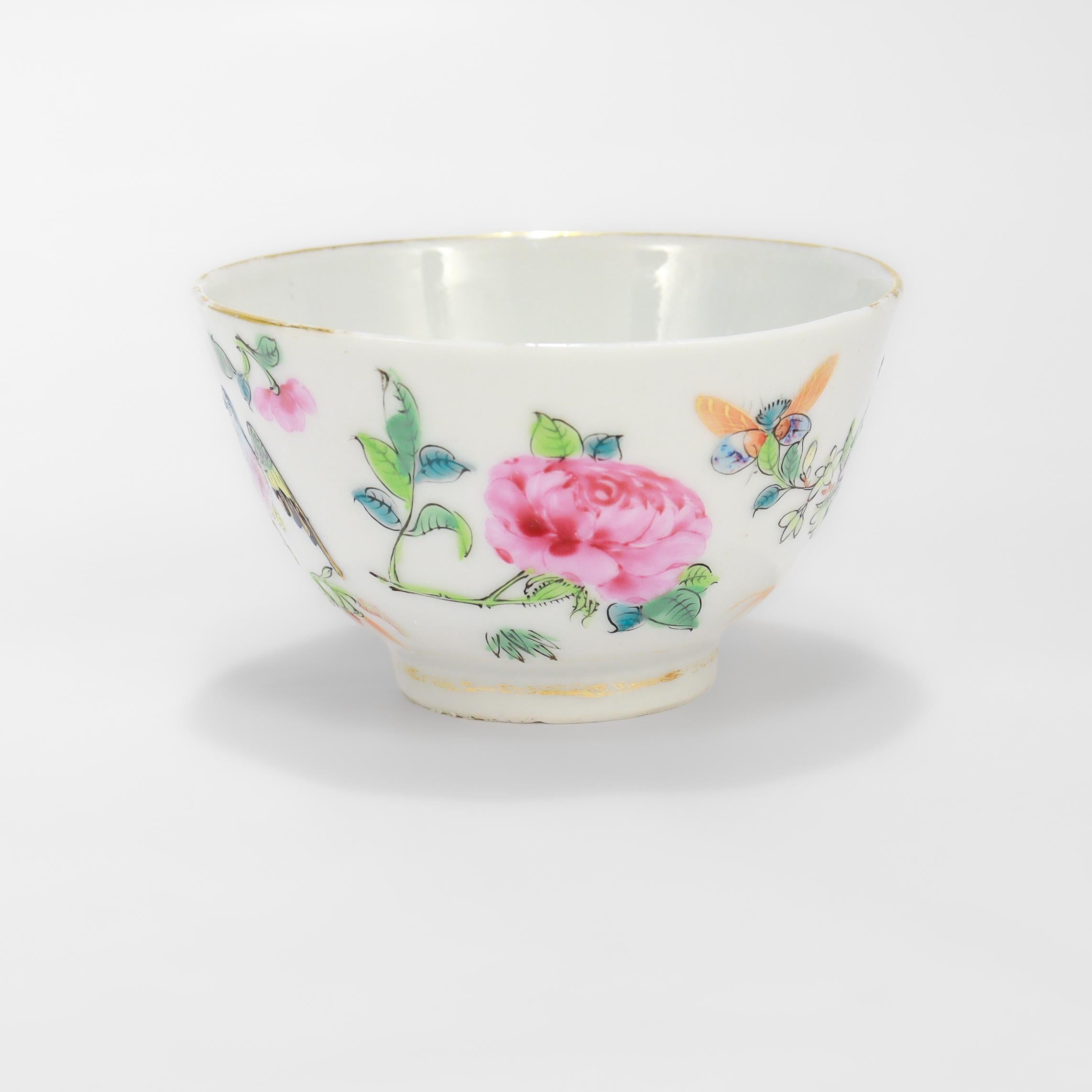 Pareja de taza y platillo antiguos de porcelana china de exportación Famille Rose Porcelana en venta