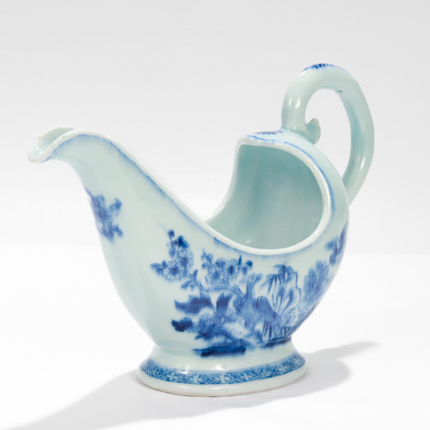 Antique Chinese Export Porcelain Gravy or Sauce Boat with Phoenixes In Fair Condition For Sale In Philadelphia, PA