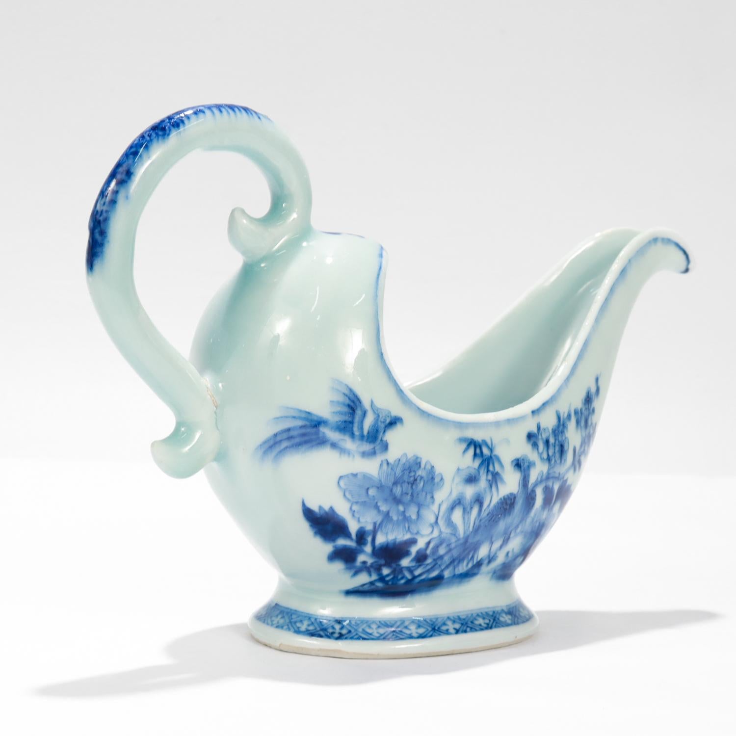 Antique Chinese Export Porcelain Gravy or Sauce Boat with Phoenixes For Sale 2