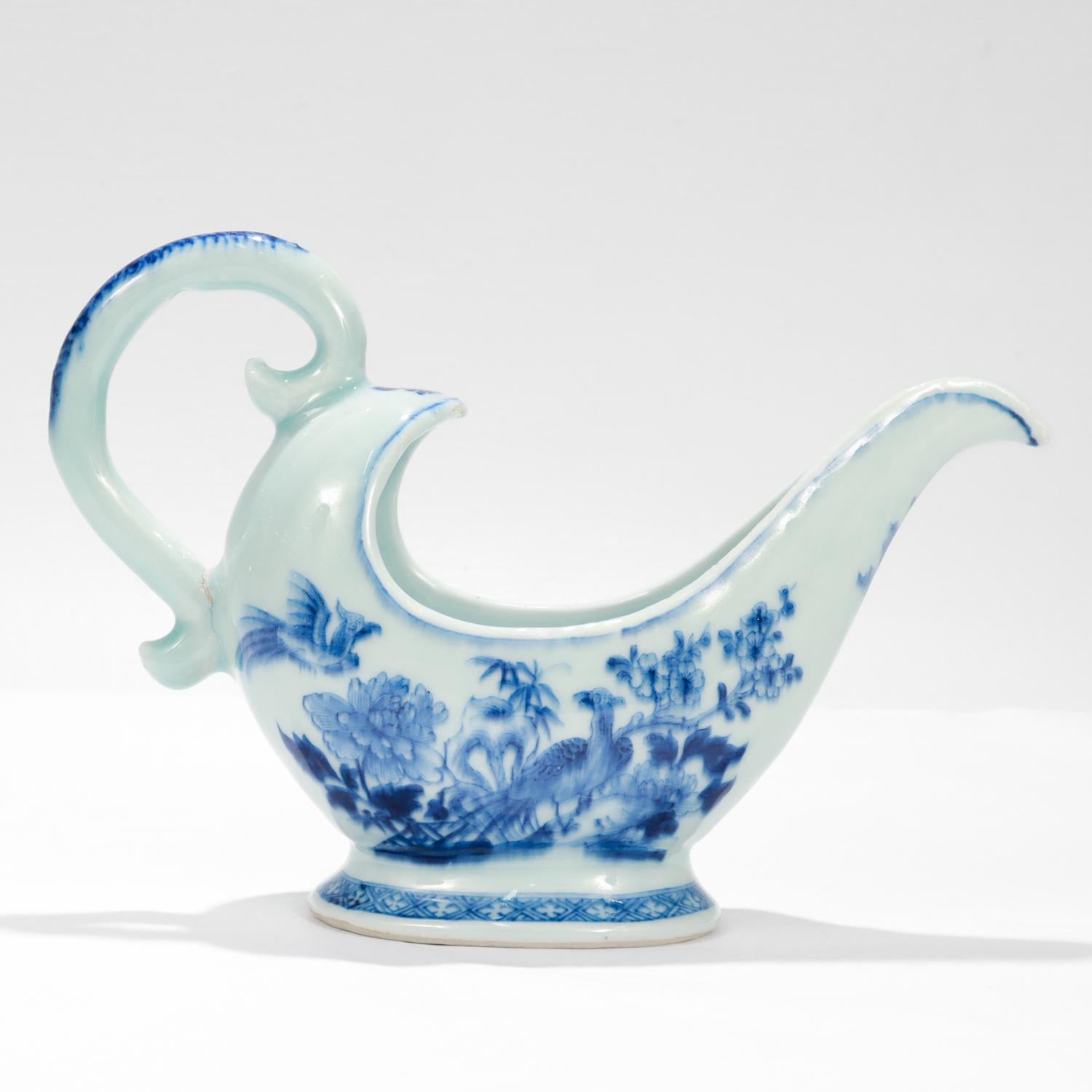 Antique Chinese Export Porcelain Gravy or Sauce Boat with Phoenixes For Sale 3