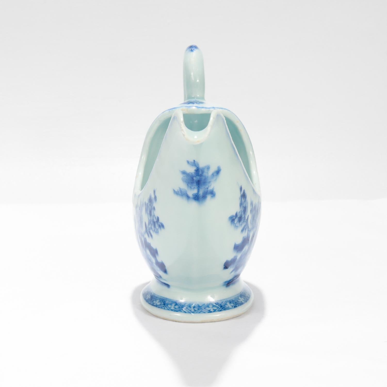 Antique Chinese Export Porcelain Gravy or Sauce Boat with Phoenixes For Sale 5