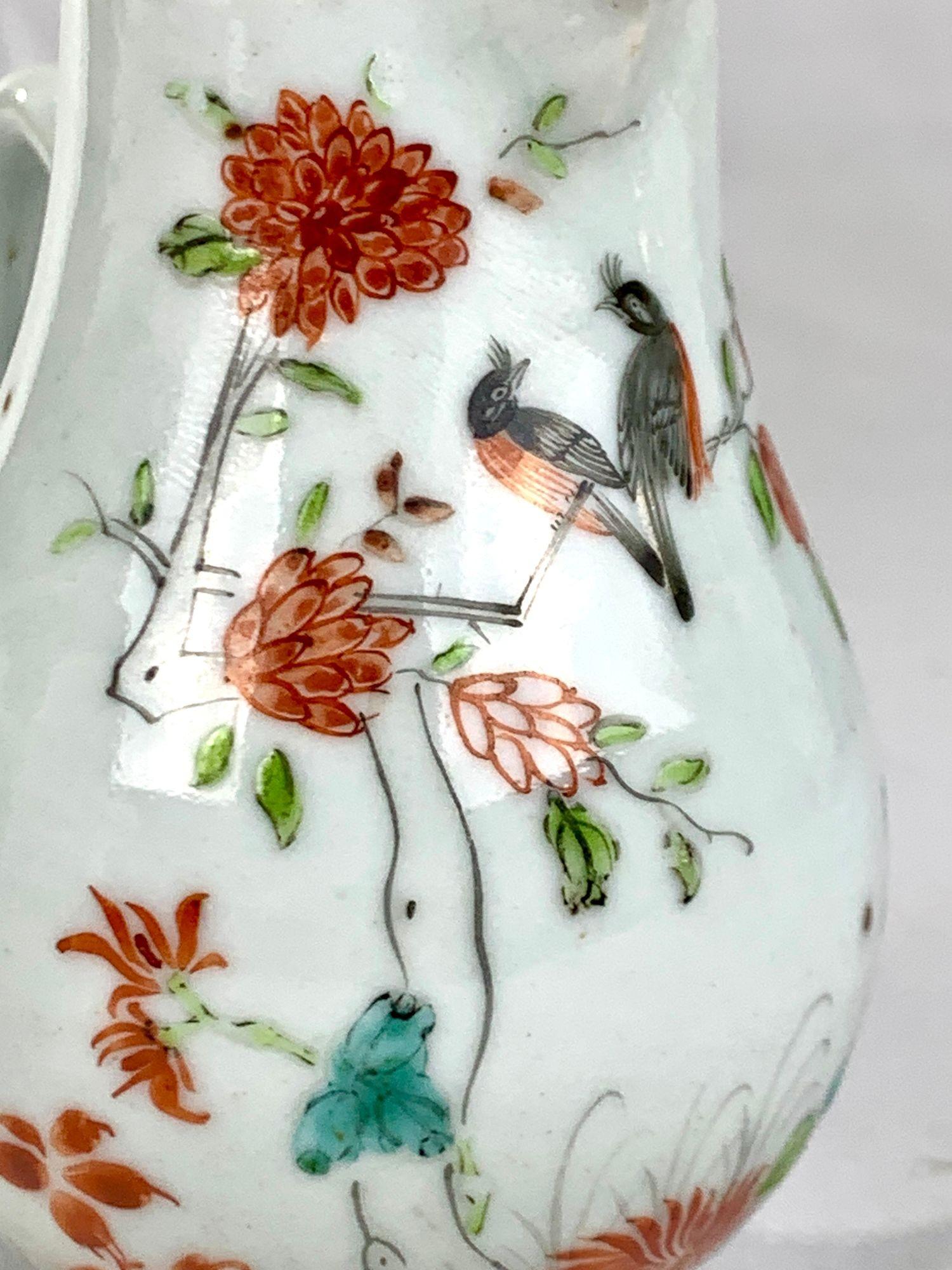 Qing Ancien pichet en porcelaine d'exportation chinoise peint à la main Circa 1770 en vente