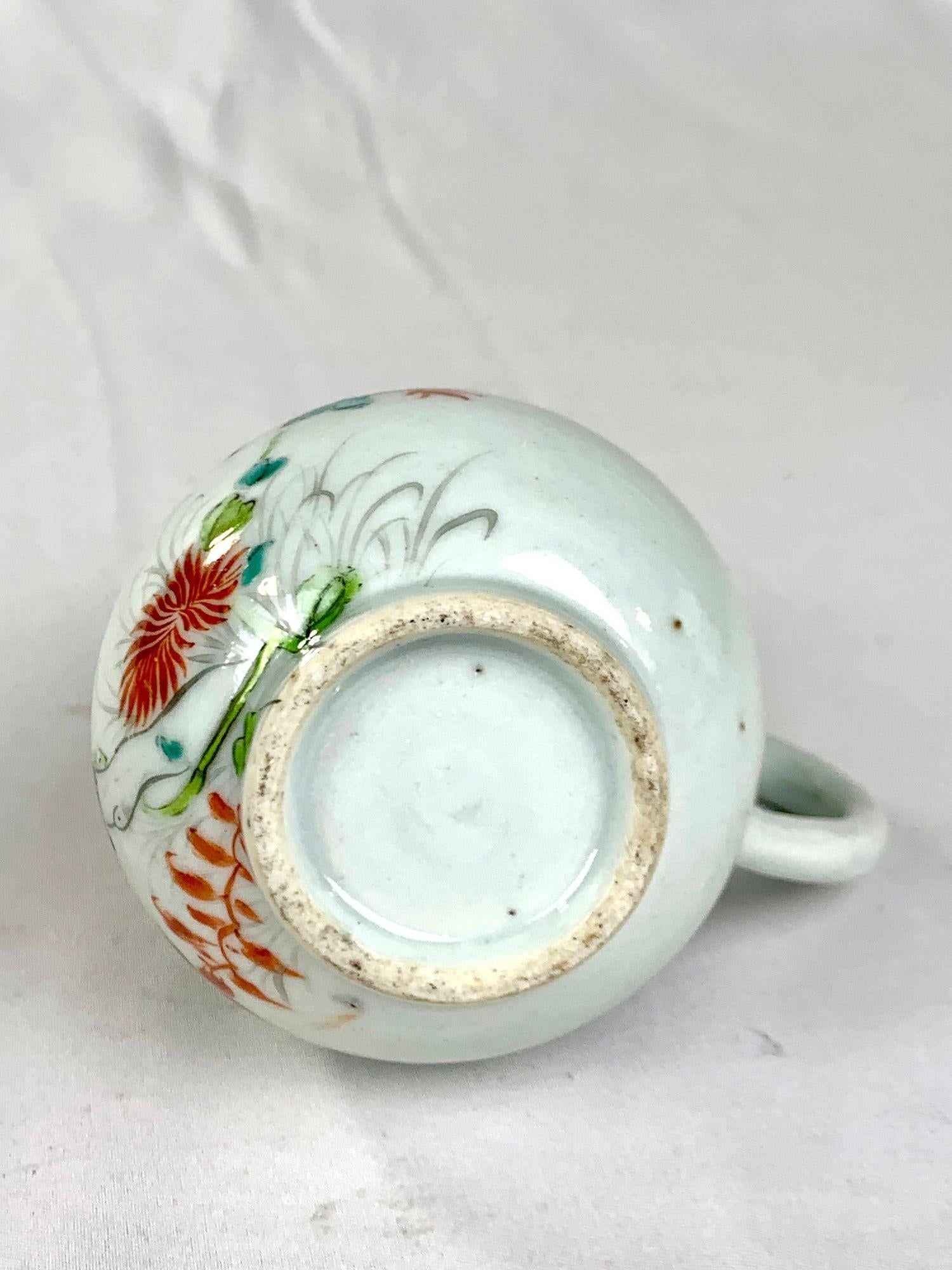 Ancien pichet en porcelaine d'exportation chinoise peint à la main Circa 1770 en vente 2