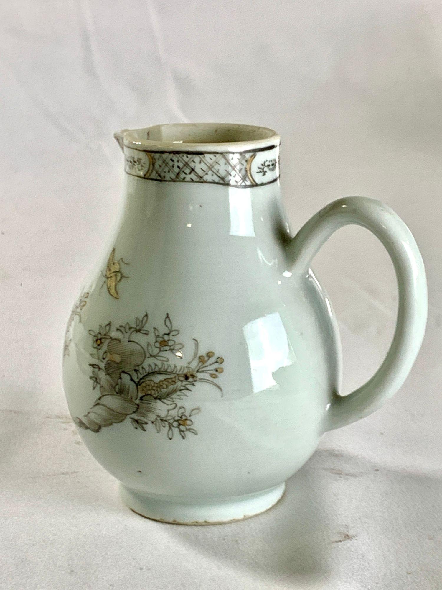 Antike chinesische Export-Porzellankanne, handbemalt in Grisaille, CIRCA 1770 im Zustand „Hervorragend“ im Angebot in Katonah, NY