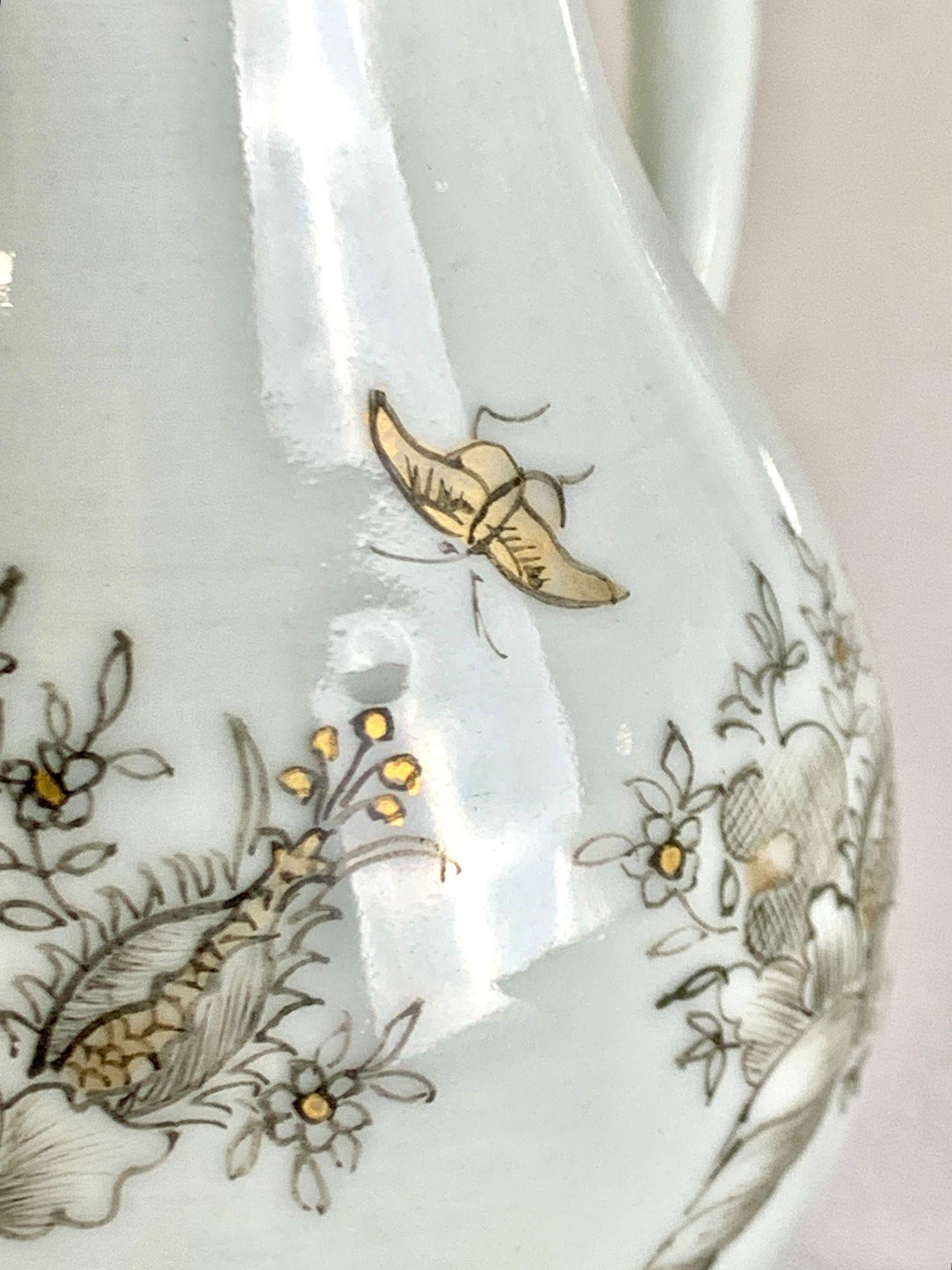 Antike chinesische Export-Porzellankanne, handbemalt in Grisaille, CIRCA 1770 (18. Jahrhundert) im Angebot
