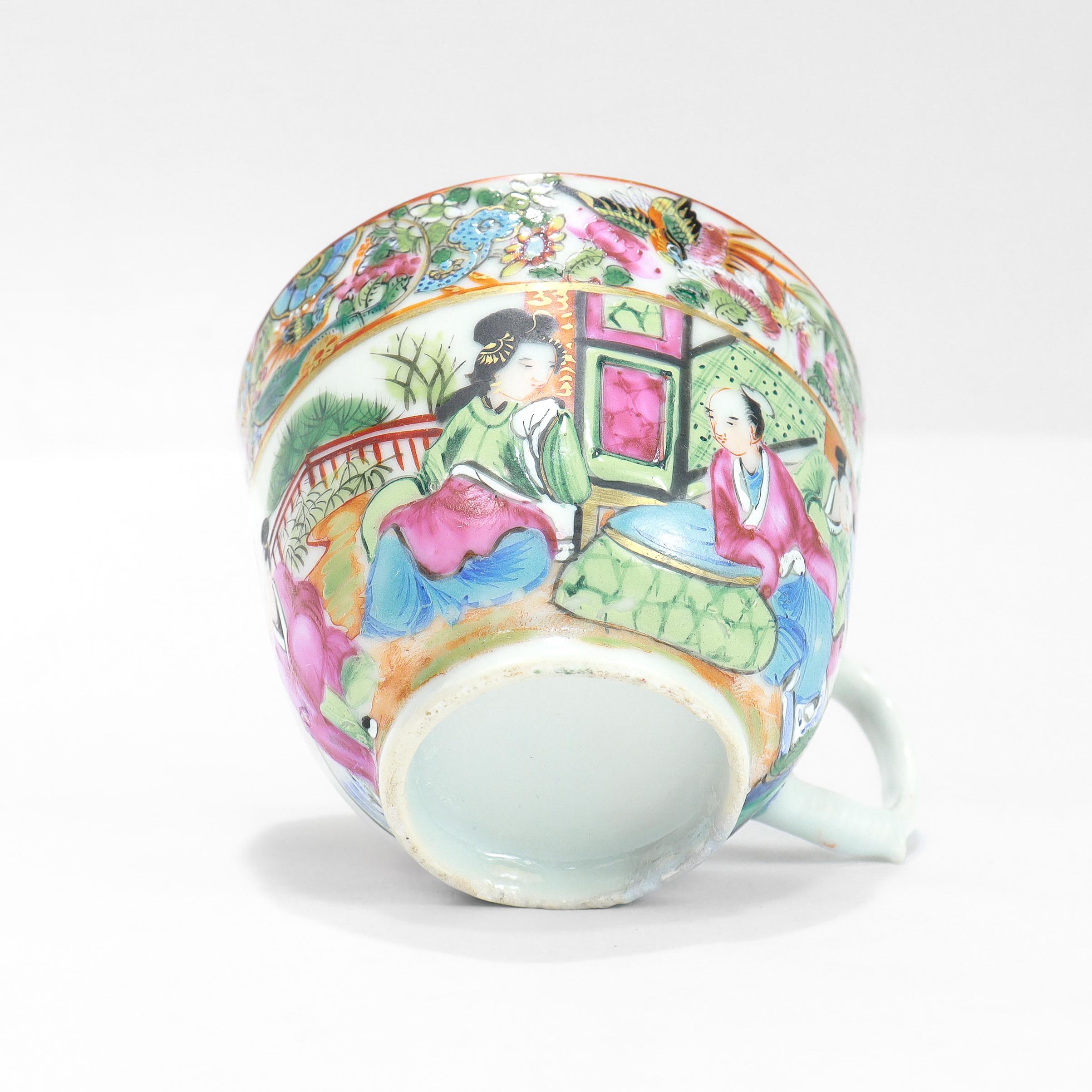 Antica tazza da tè e piattino in porcellana cinese d'esportazione Rose Mandarin in vendita 4