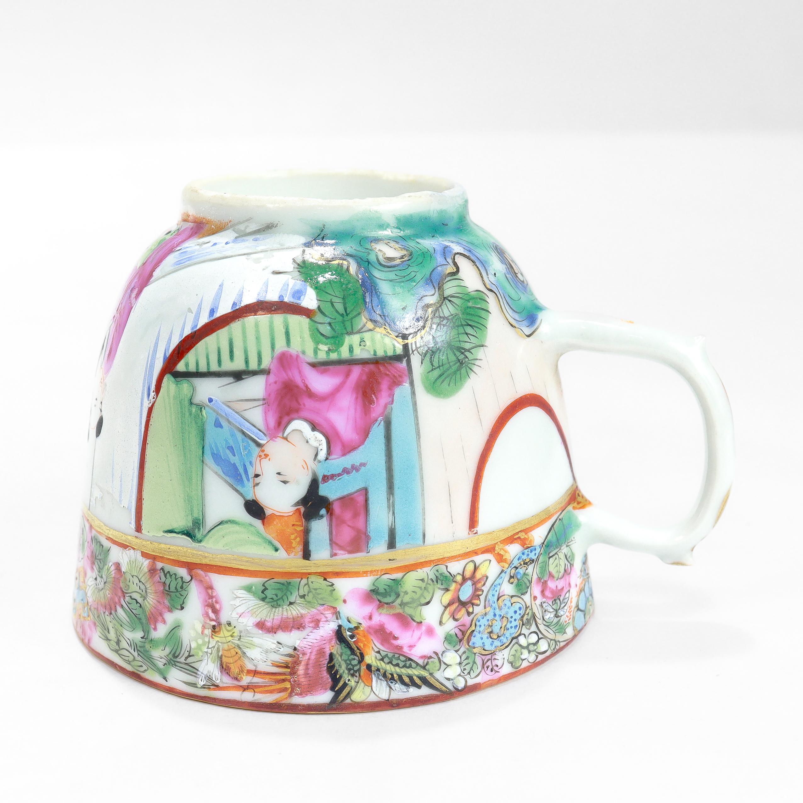 Antica tazza da tè e piattino in porcellana cinese d'esportazione Rose Mandarin in vendita 5