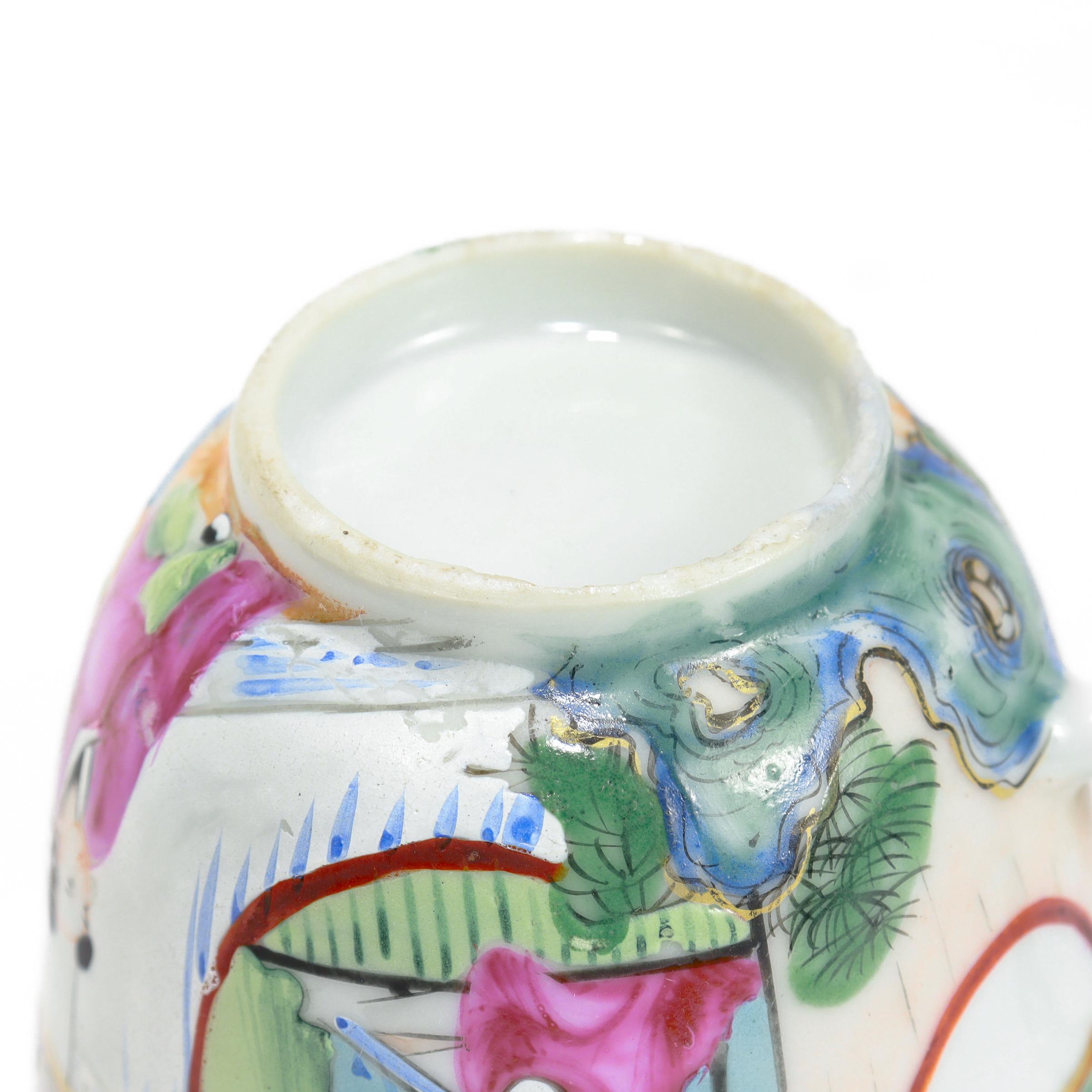 Antica tazza da tè e piattino in porcellana cinese d'esportazione Rose Mandarin in vendita 6