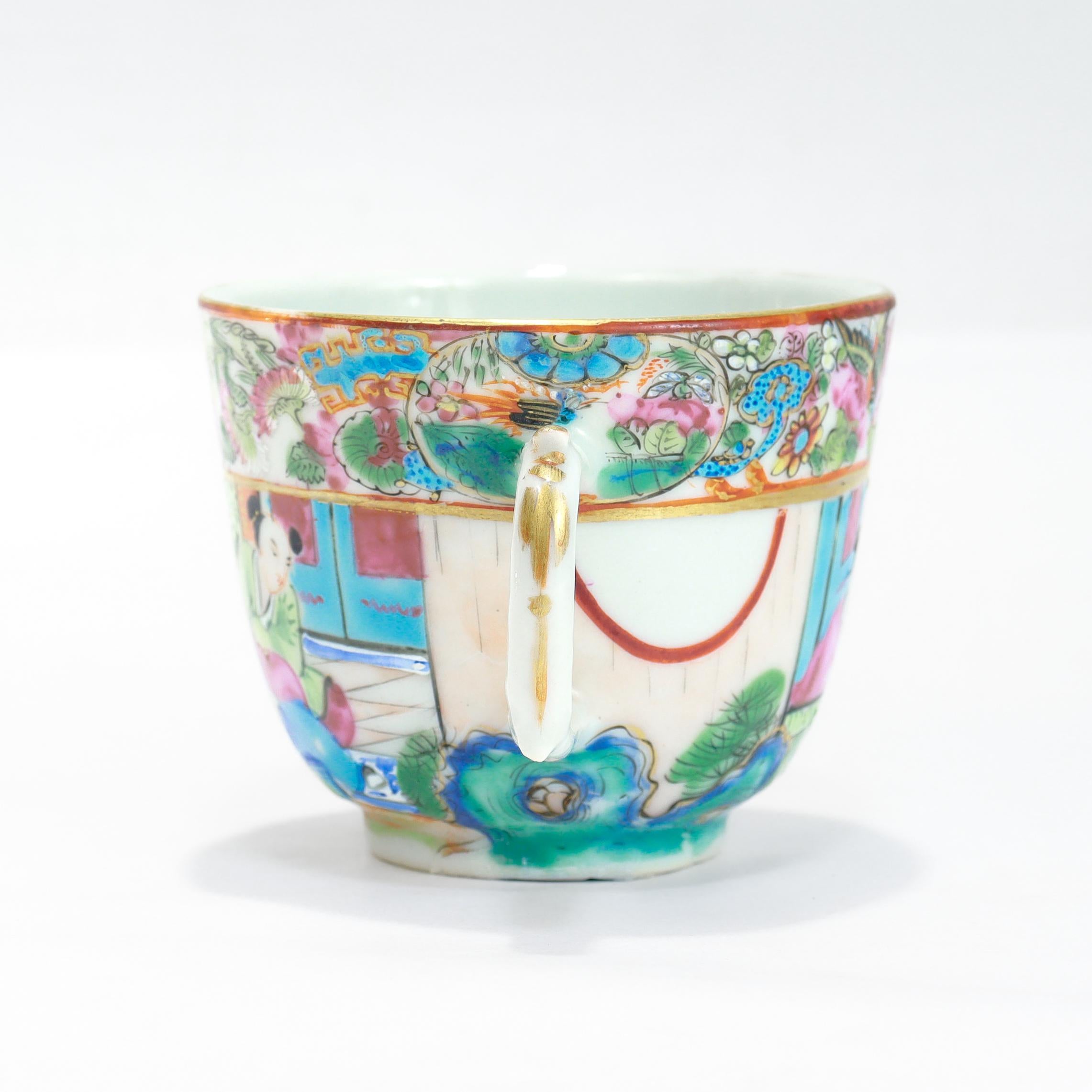 Cinese Antica tazza da tè e piattino in porcellana cinese d'esportazione Rose Mandarin in vendita