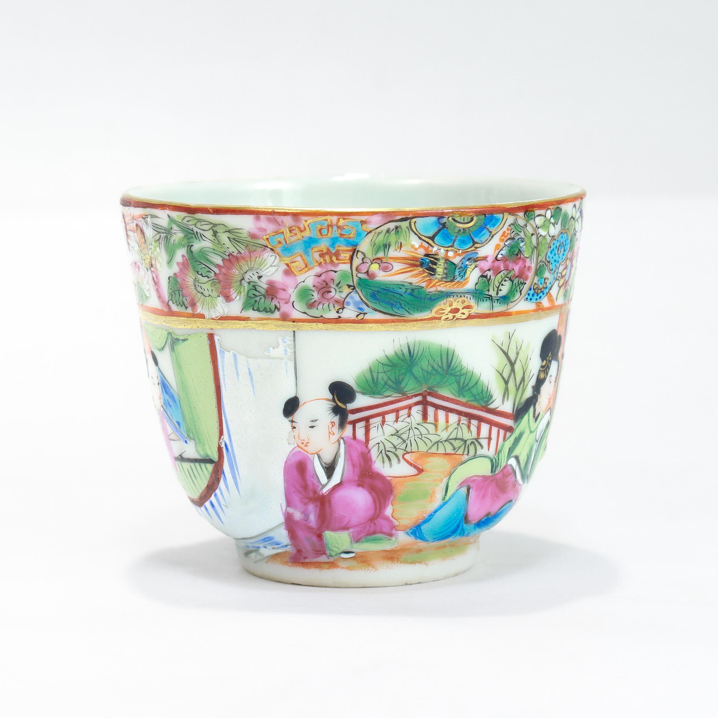 Antica tazza da tè e piattino in porcellana cinese d'esportazione Rose Mandarin In condizioni buone in vendita a Philadelphia, PA