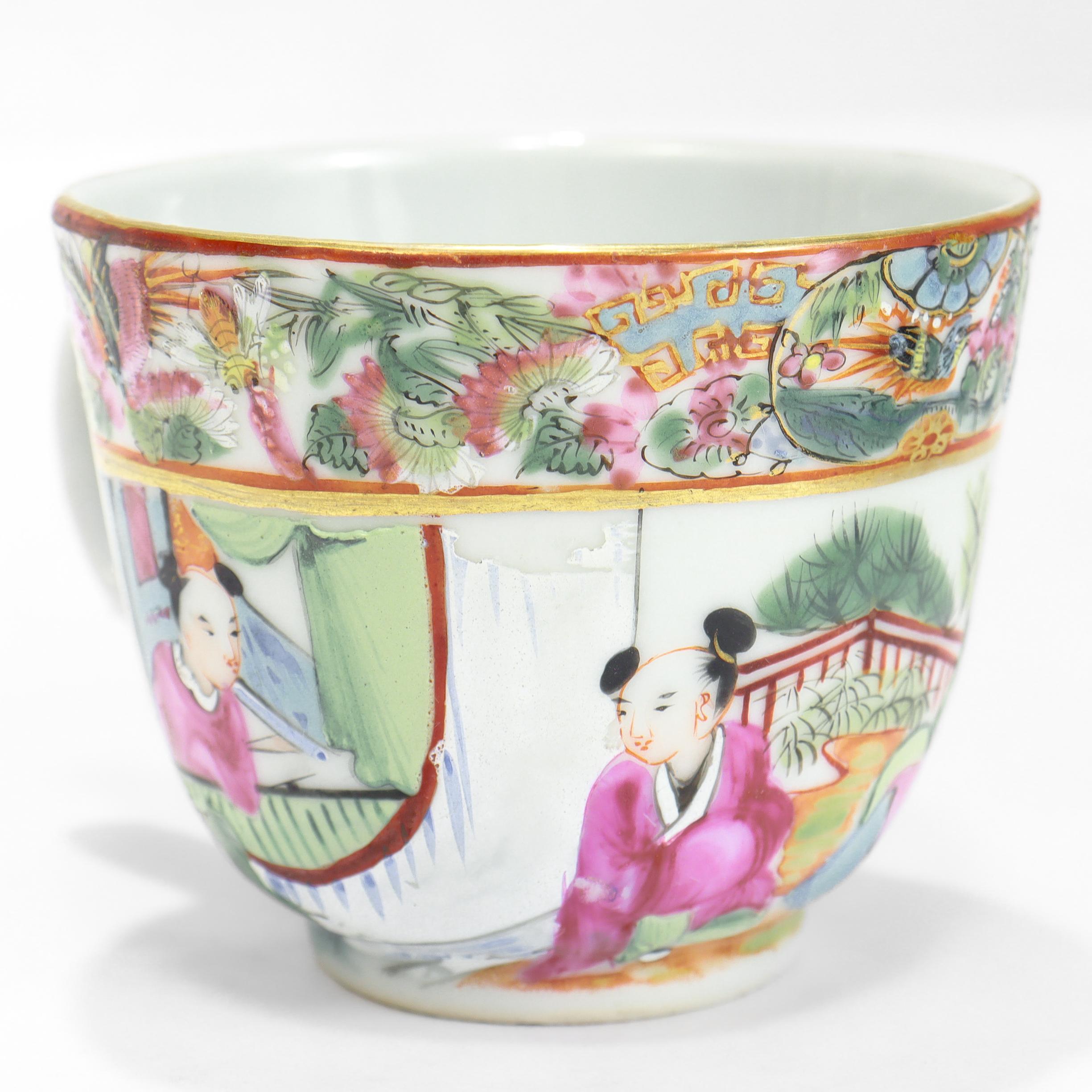 XX secolo Antica tazza da tè e piattino in porcellana cinese d'esportazione Rose Mandarin in vendita
