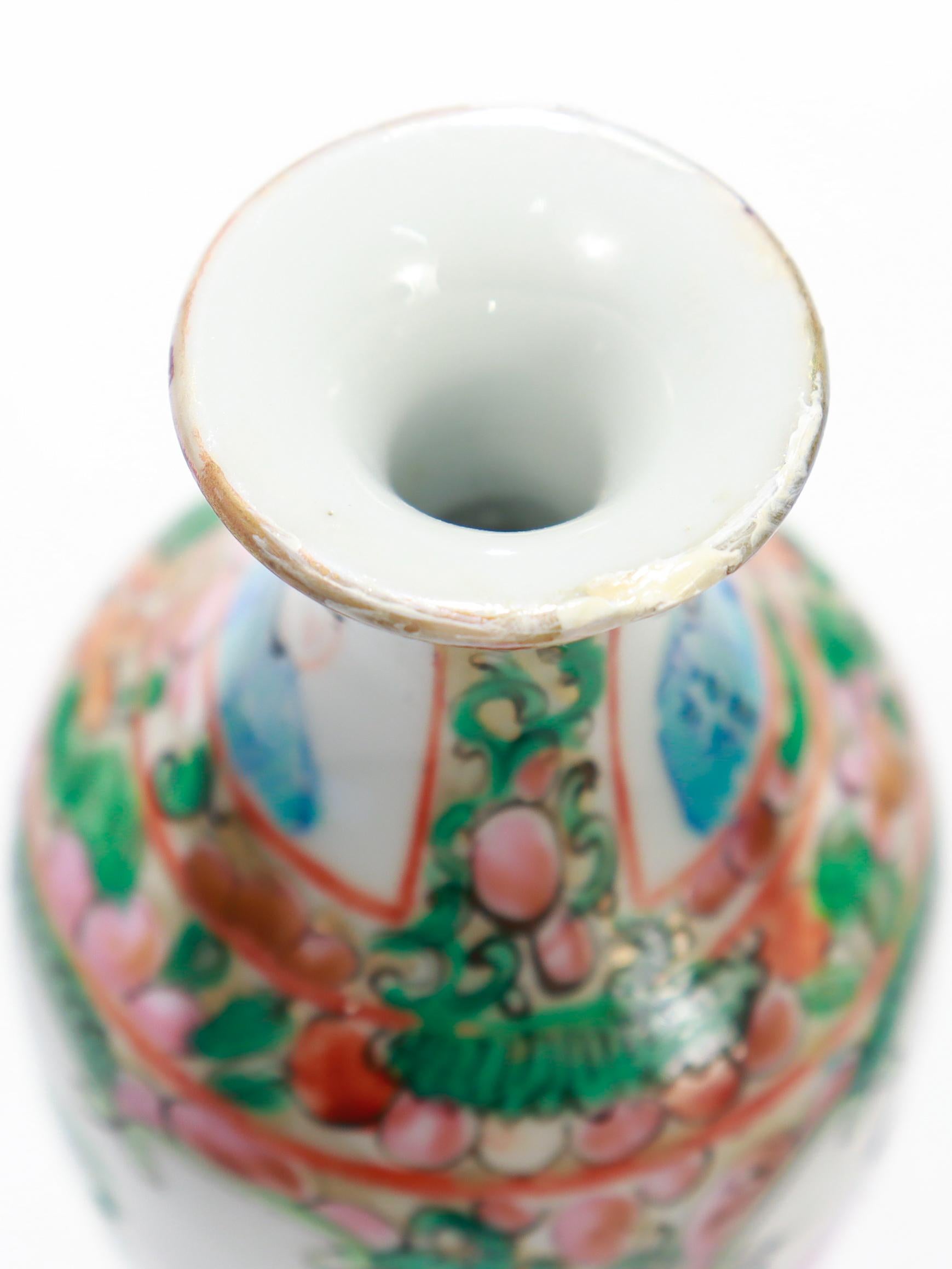 Antike chinesische Export Porzellan Rose Medaillon Knospe Vase oder Kabinett Vase im Angebot 5