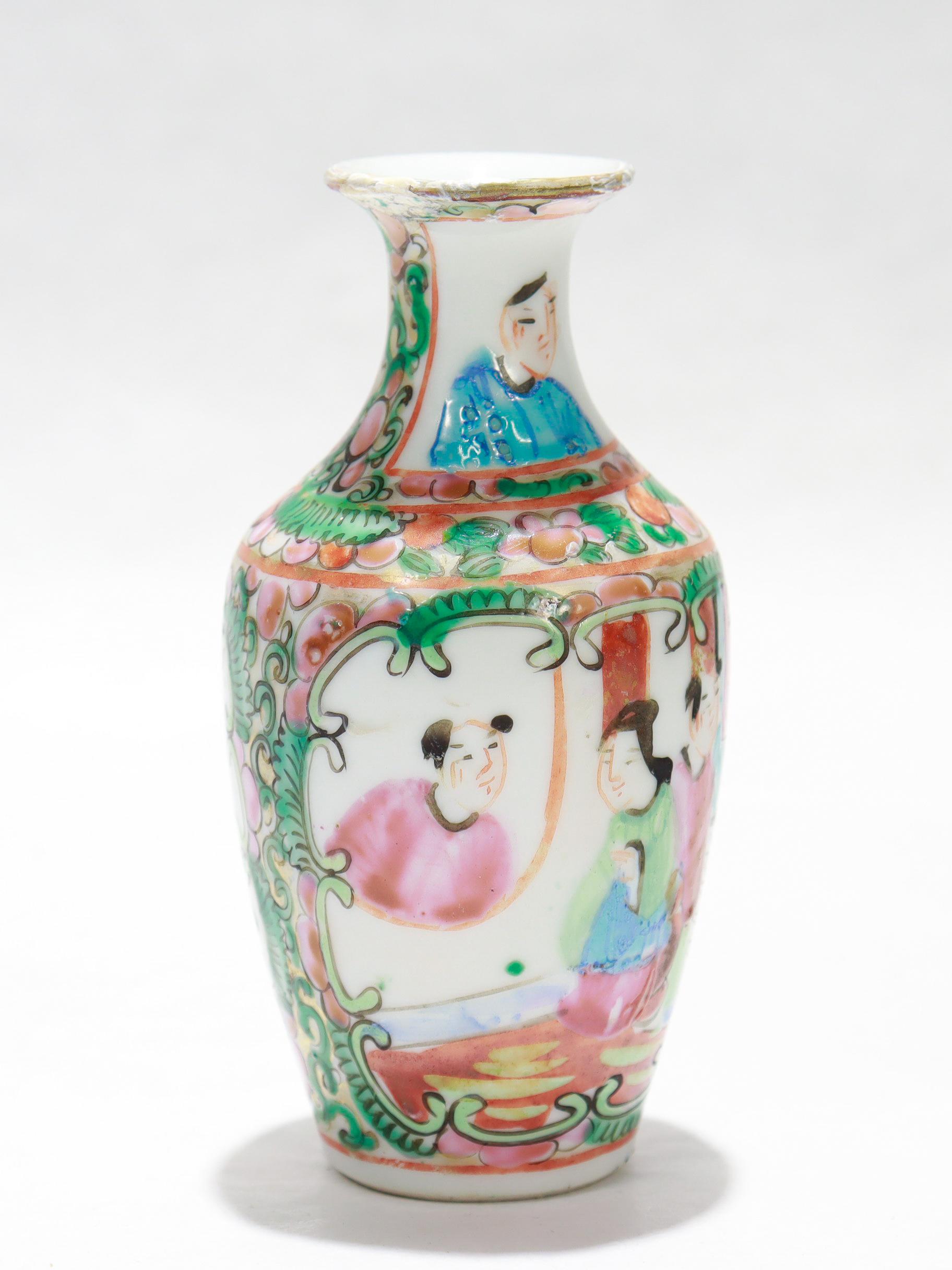 Antike chinesische Export Porzellan Rose Medaillon Knospe Vase oder Kabinett Vase im Angebot 2
