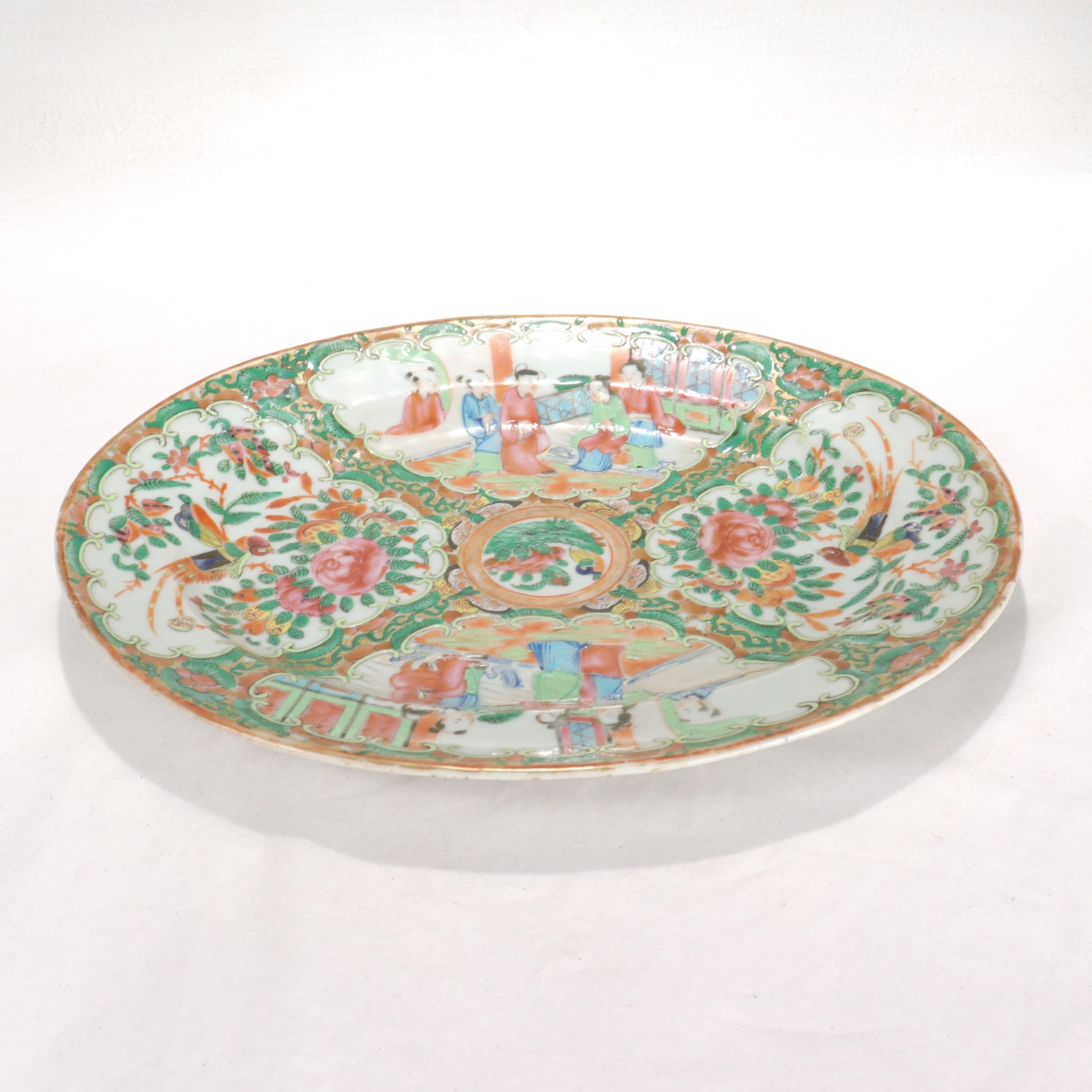 Plateau médaillon rose antique en porcelaine d'exportation chinoise Bon état - En vente à Philadelphia, PA