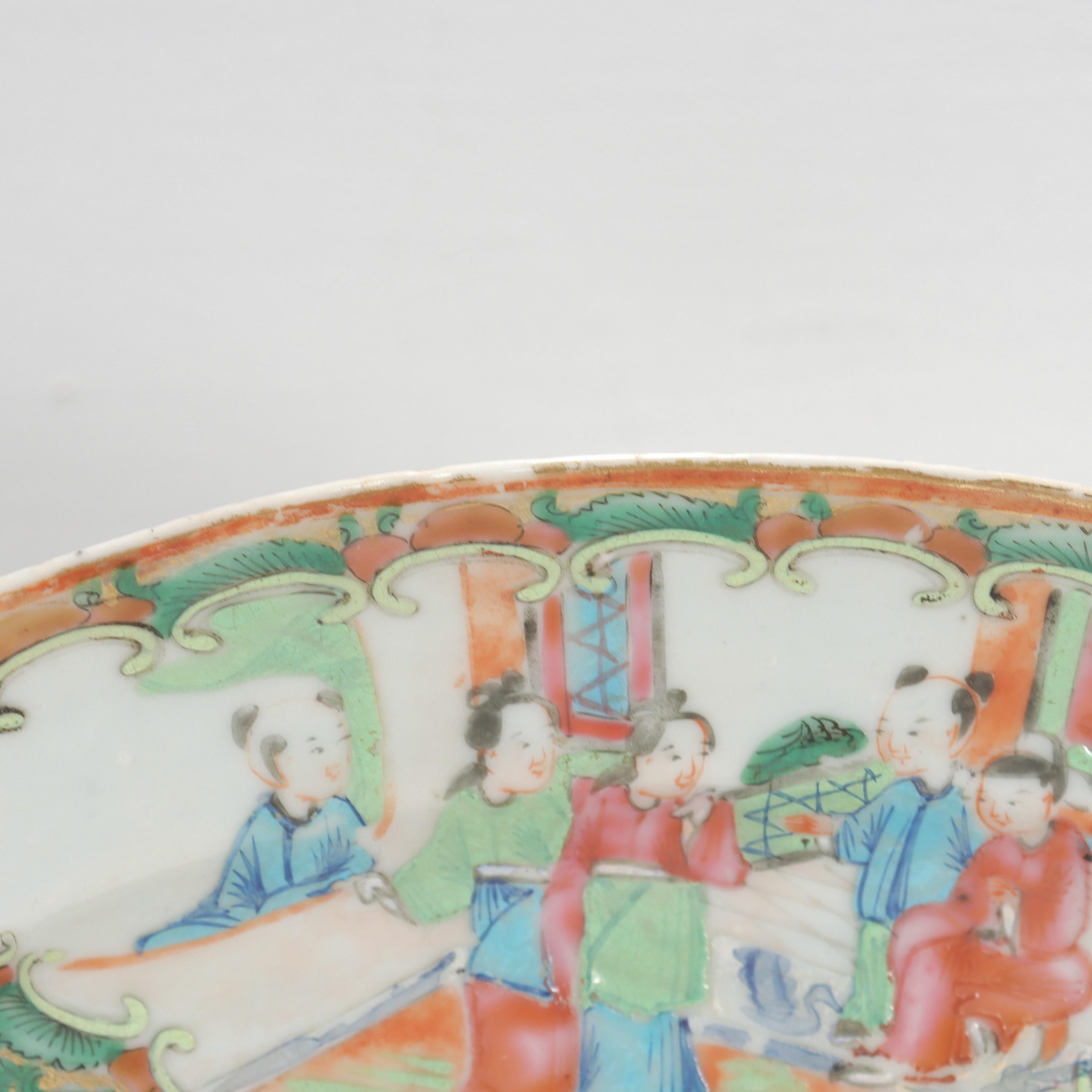 20ième siècle Plateau médaillon rose antique en porcelaine d'exportation chinoise en vente