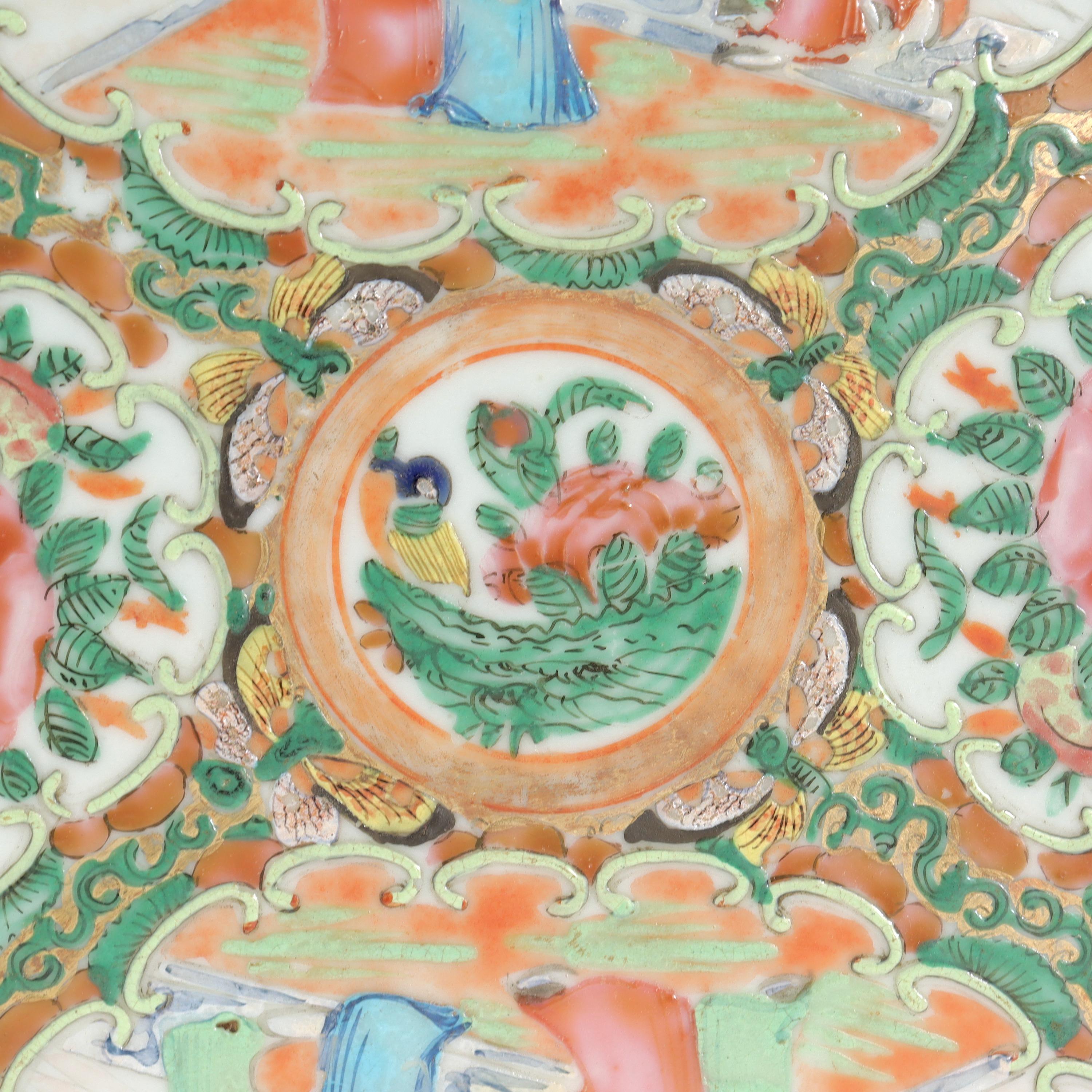 Porcelaine Plateau médaillon rose antique en porcelaine d'exportation chinoise en vente