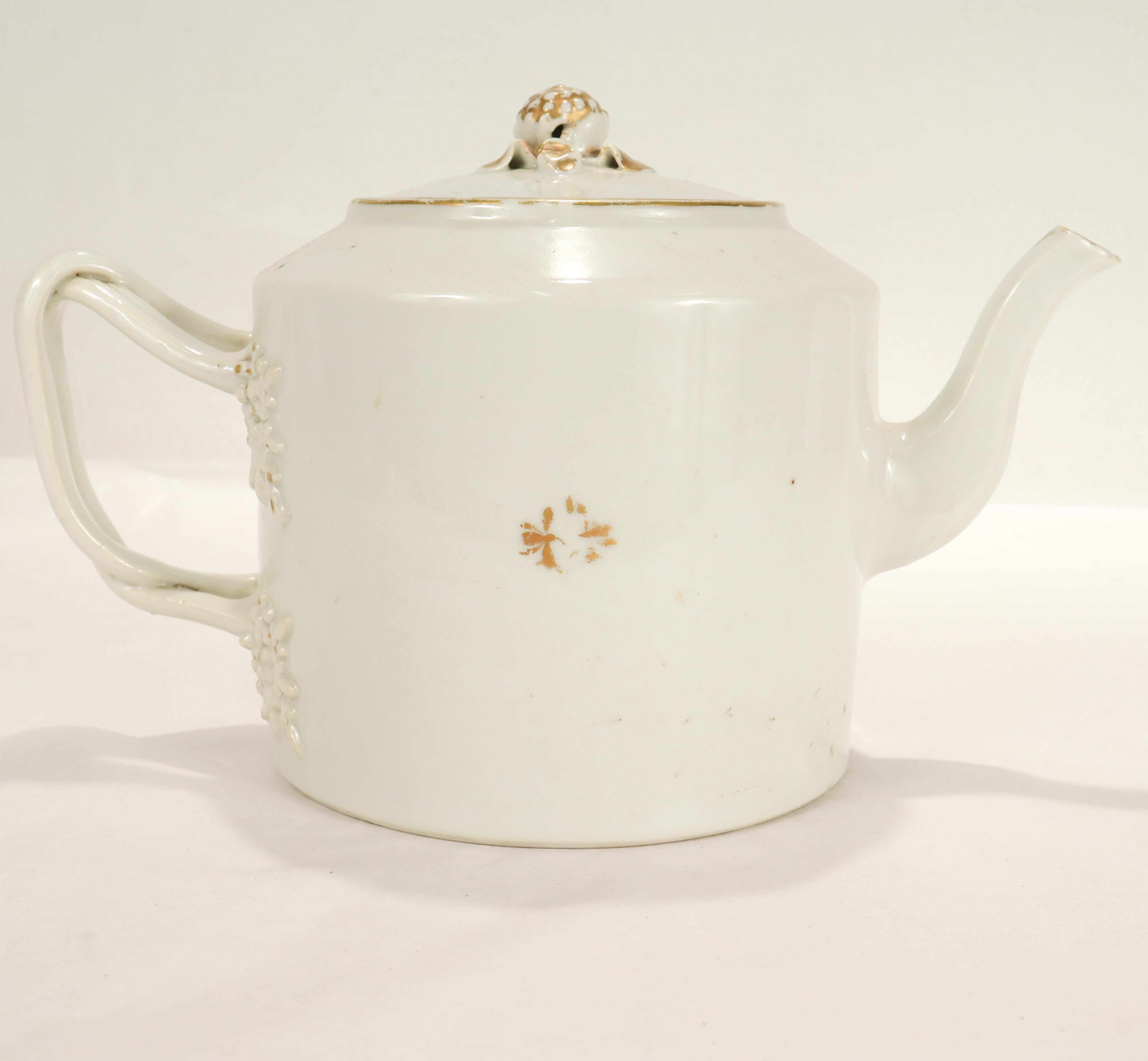 Antique Chinese Export Porcelain Teapot For Sale at 1stDibs