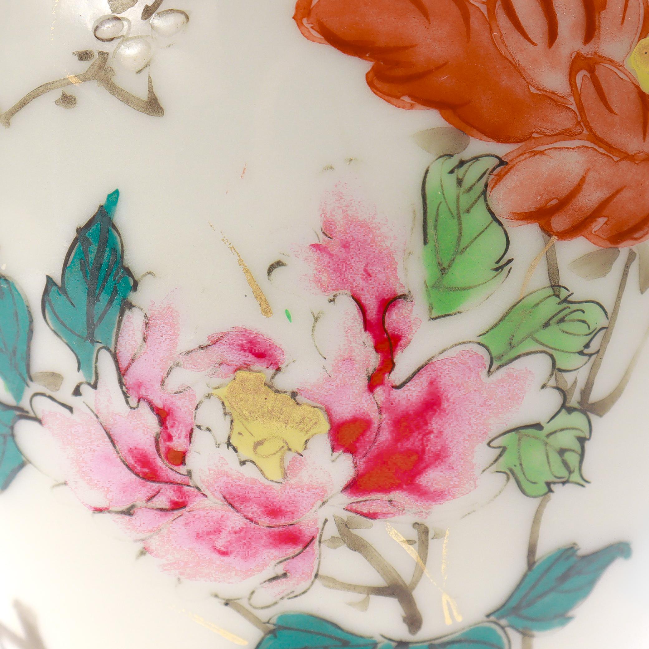 Vase ancien en porcelaine d'exportation chinoise avec fleurs en vente 3