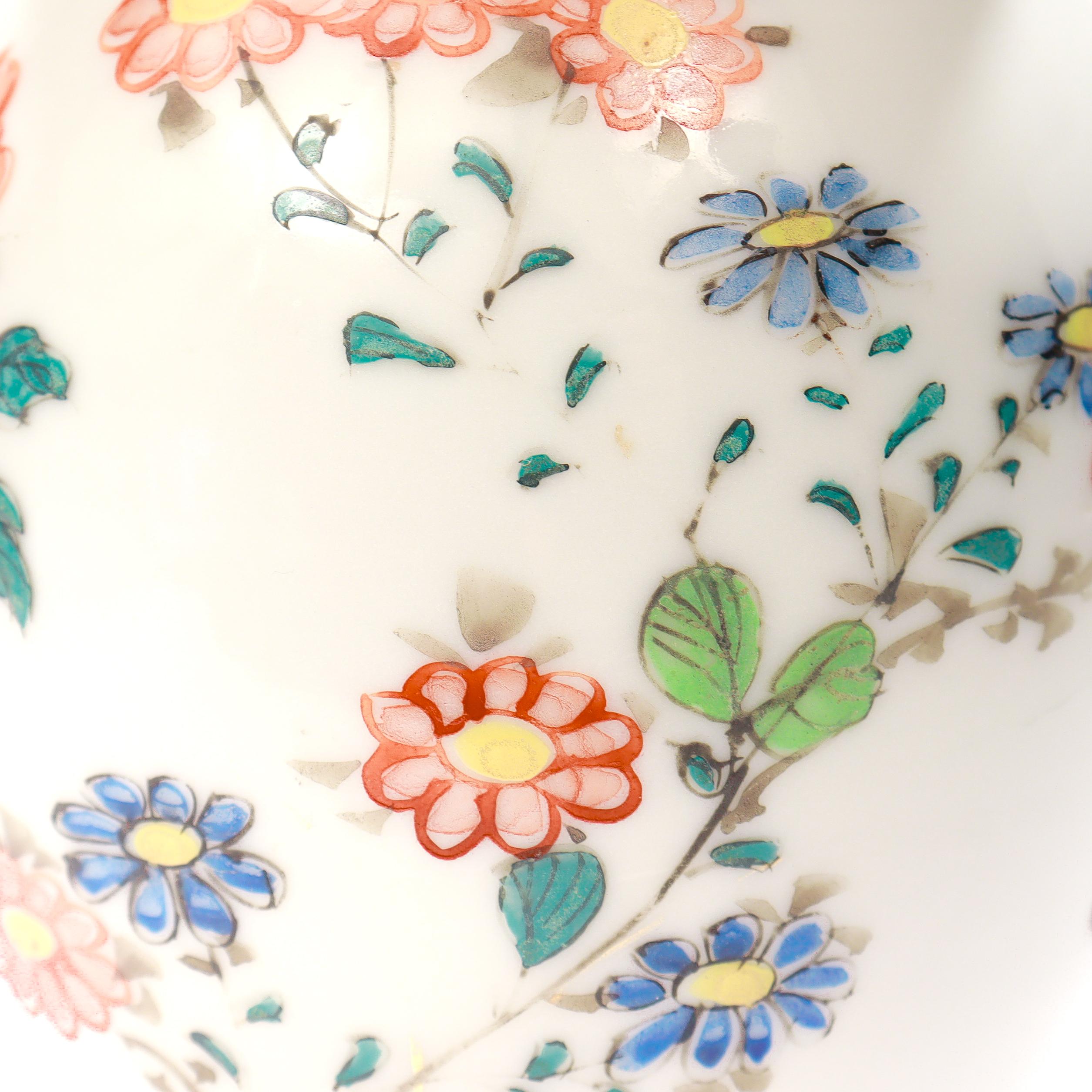 Vase ancien en porcelaine d'exportation chinoise avec fleurs en vente 4