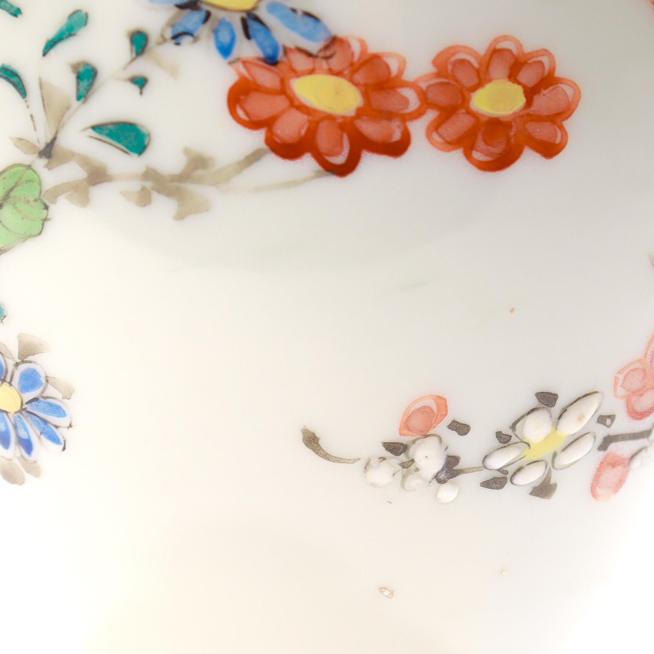 Vase ancien en porcelaine d'exportation chinoise avec fleurs en vente 5