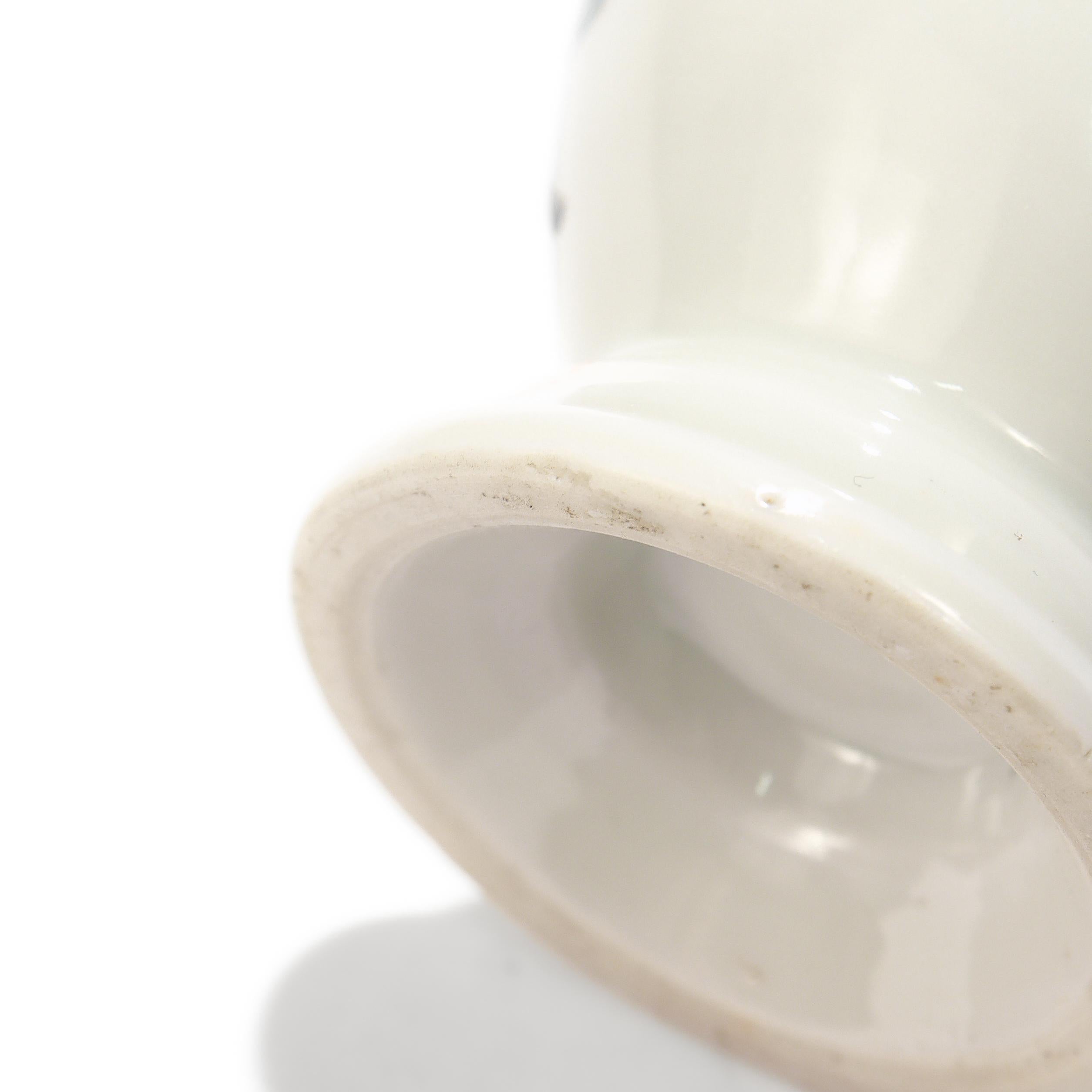 Vase ancien en porcelaine d'exportation chinoise avec fleurs en vente 6