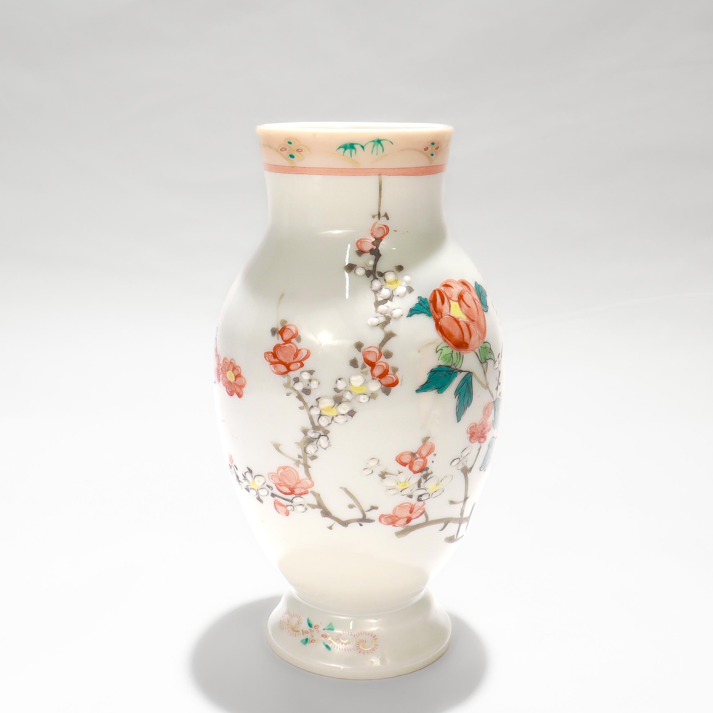 20ième siècle Vase ancien en porcelaine d'exportation chinoise avec fleurs en vente