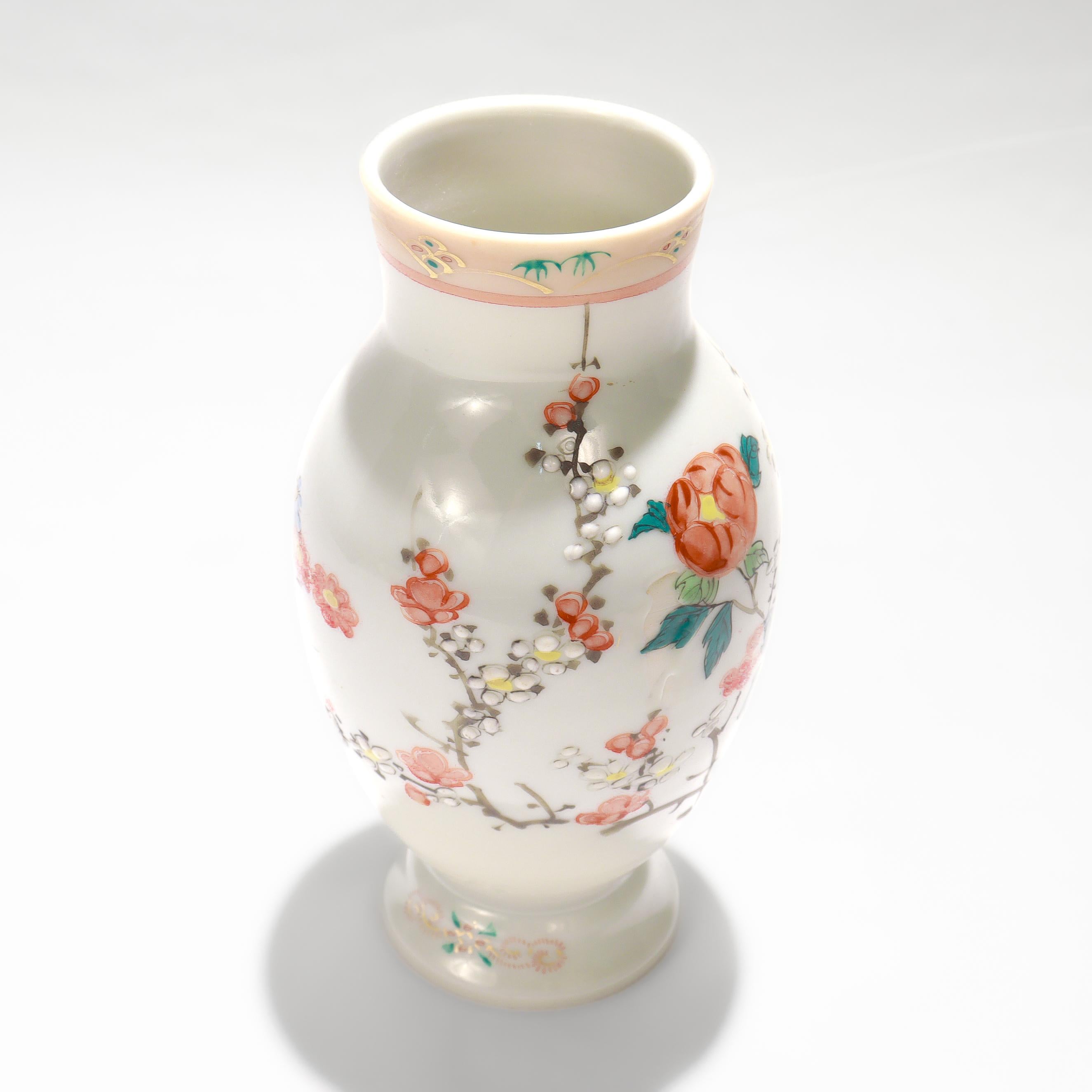 Porcelaine Vase ancien en porcelaine d'exportation chinoise avec fleurs en vente
