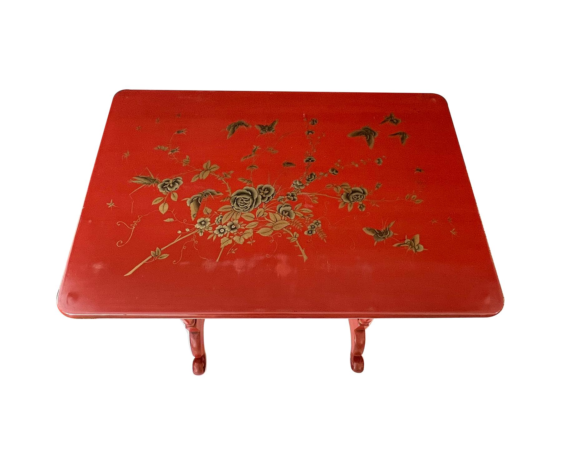 Wood Antique Chinese Export Red & Gilt Lacquer Quartetto Nesting Tables For Sale