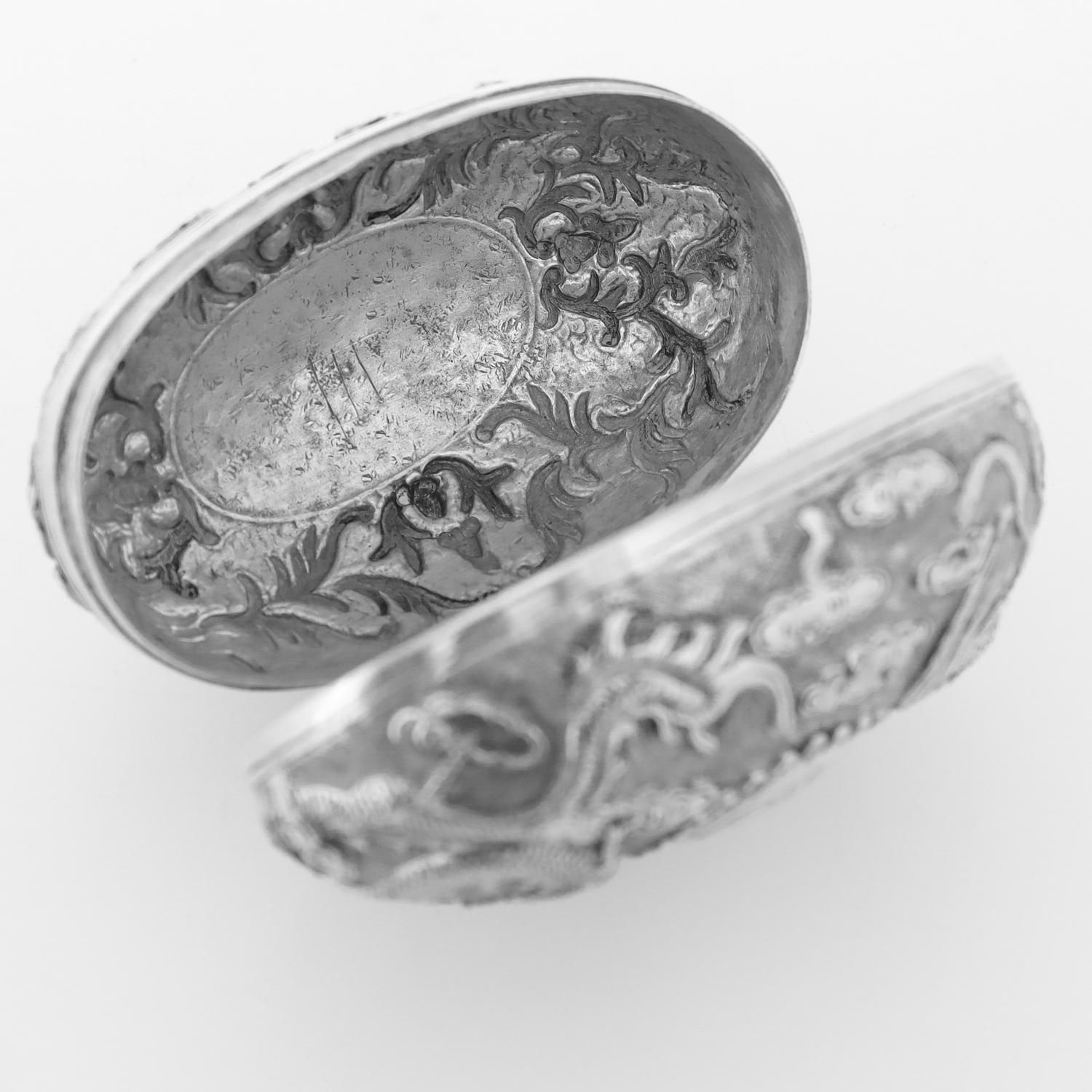 Antique Chinese Export Repousse Silver Box with Phoenix, Dragon, & Longevity 壽 For Sale 12