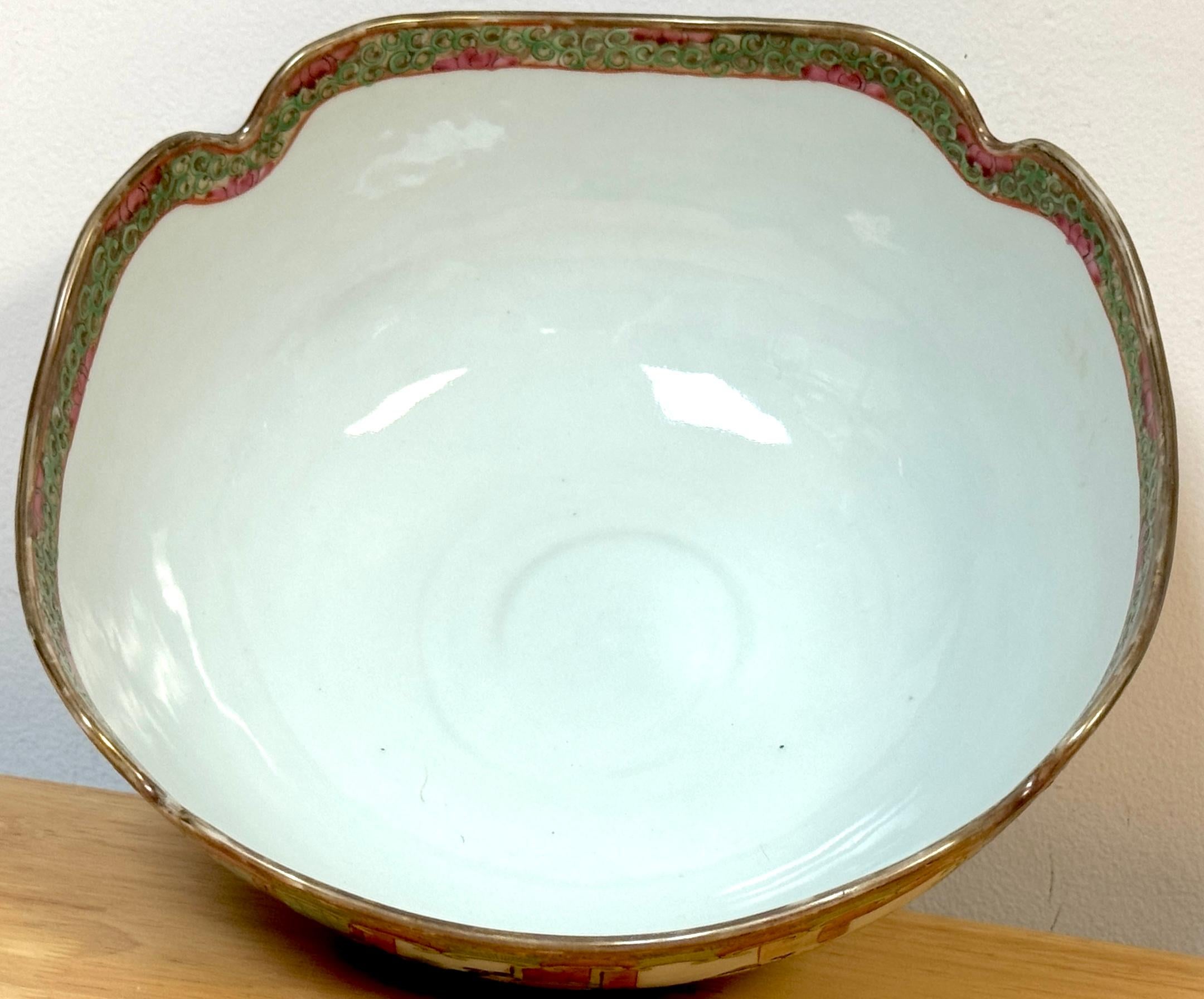 Antique Chinese Export Rose Medallion Cross Cut Corner Square Bowl In Good Condition For Sale In West Palm Beach, FL