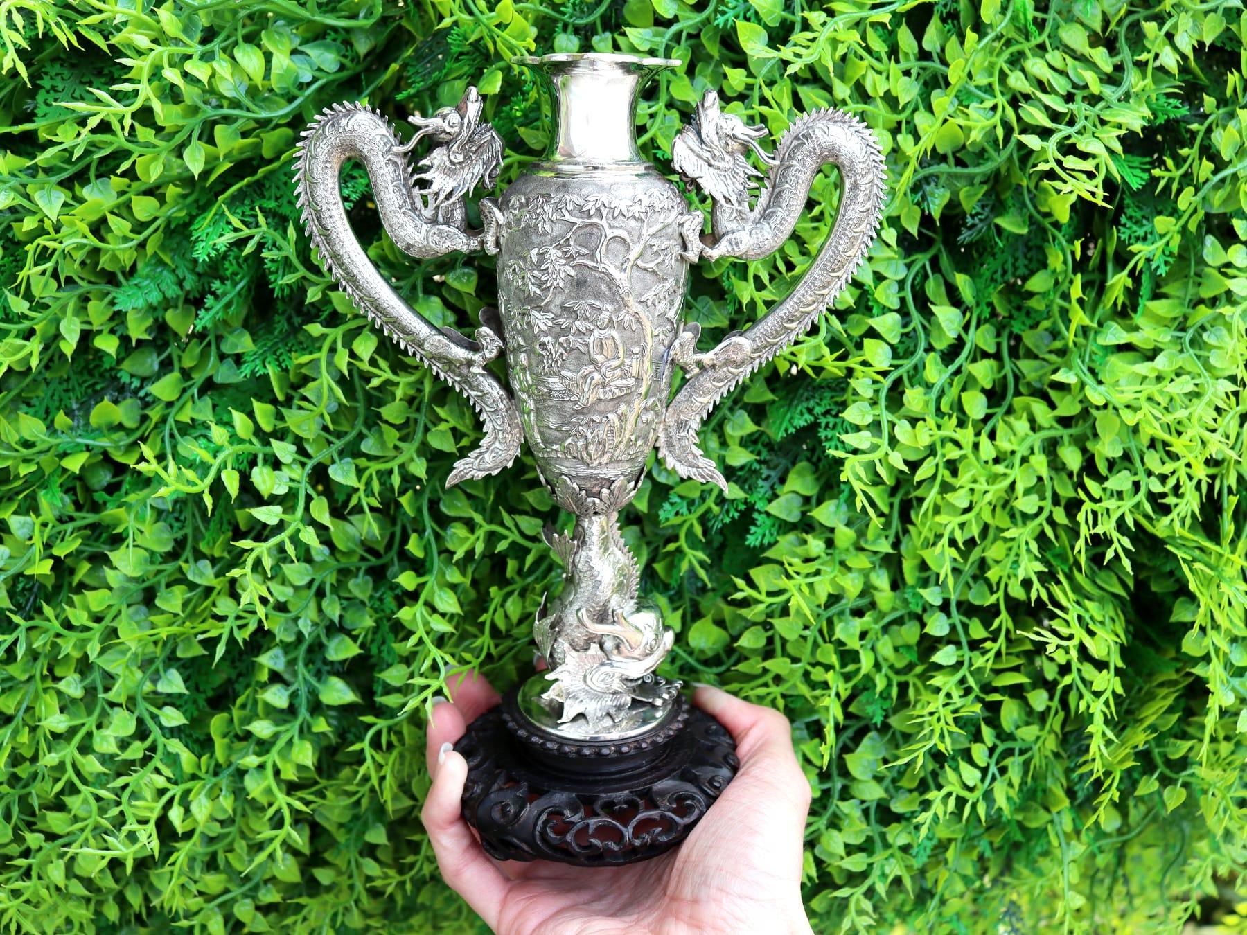 Antique Chinese Export Silver and Cherry Wood Vase Circa 1890 In Excellent Condition For Sale In Jesmond, Newcastle Upon Tyne