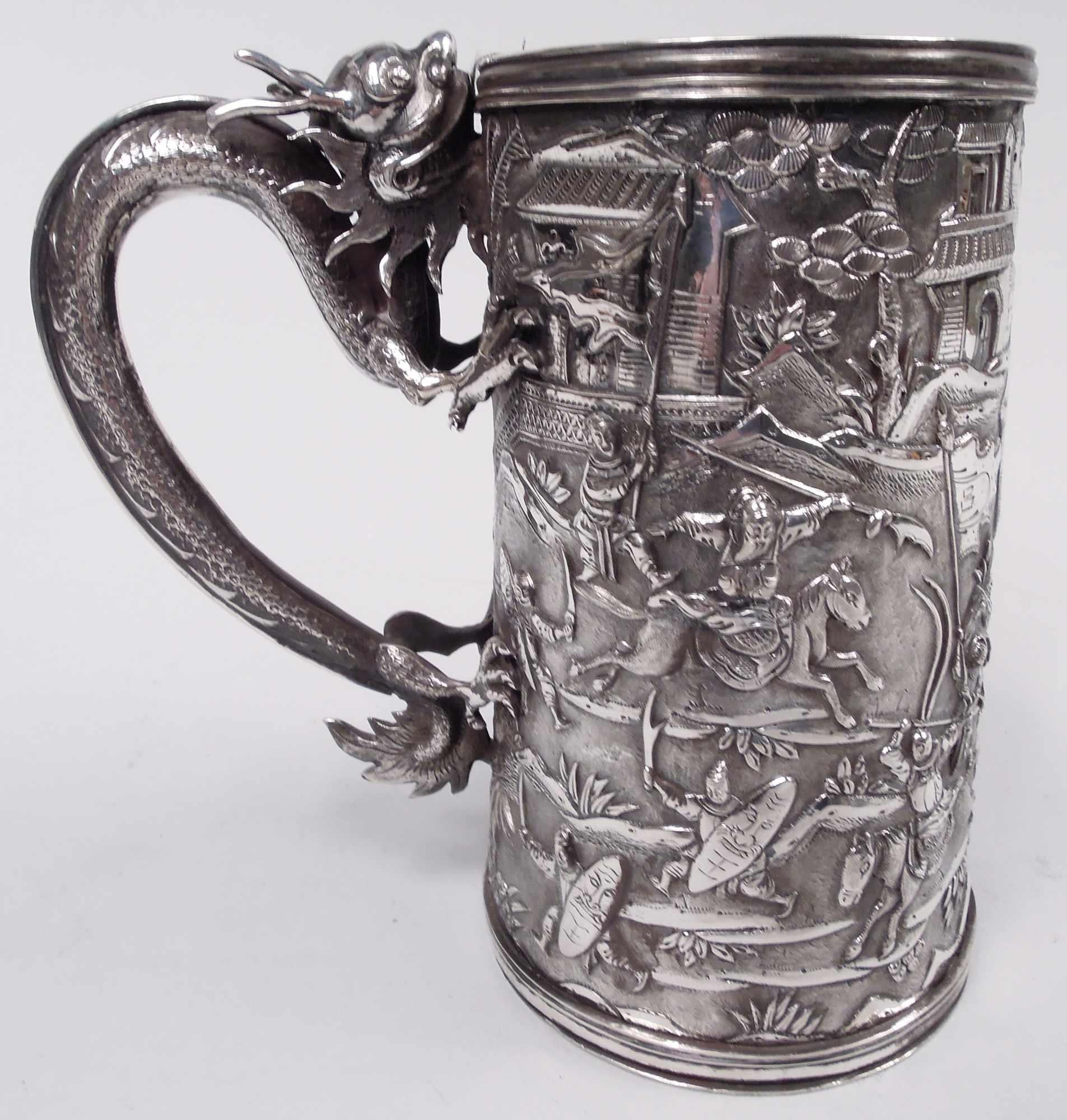 Antique Chinese Export Silver Battle Mug with Dragon Handle In Good Condition For Sale In New York, NY