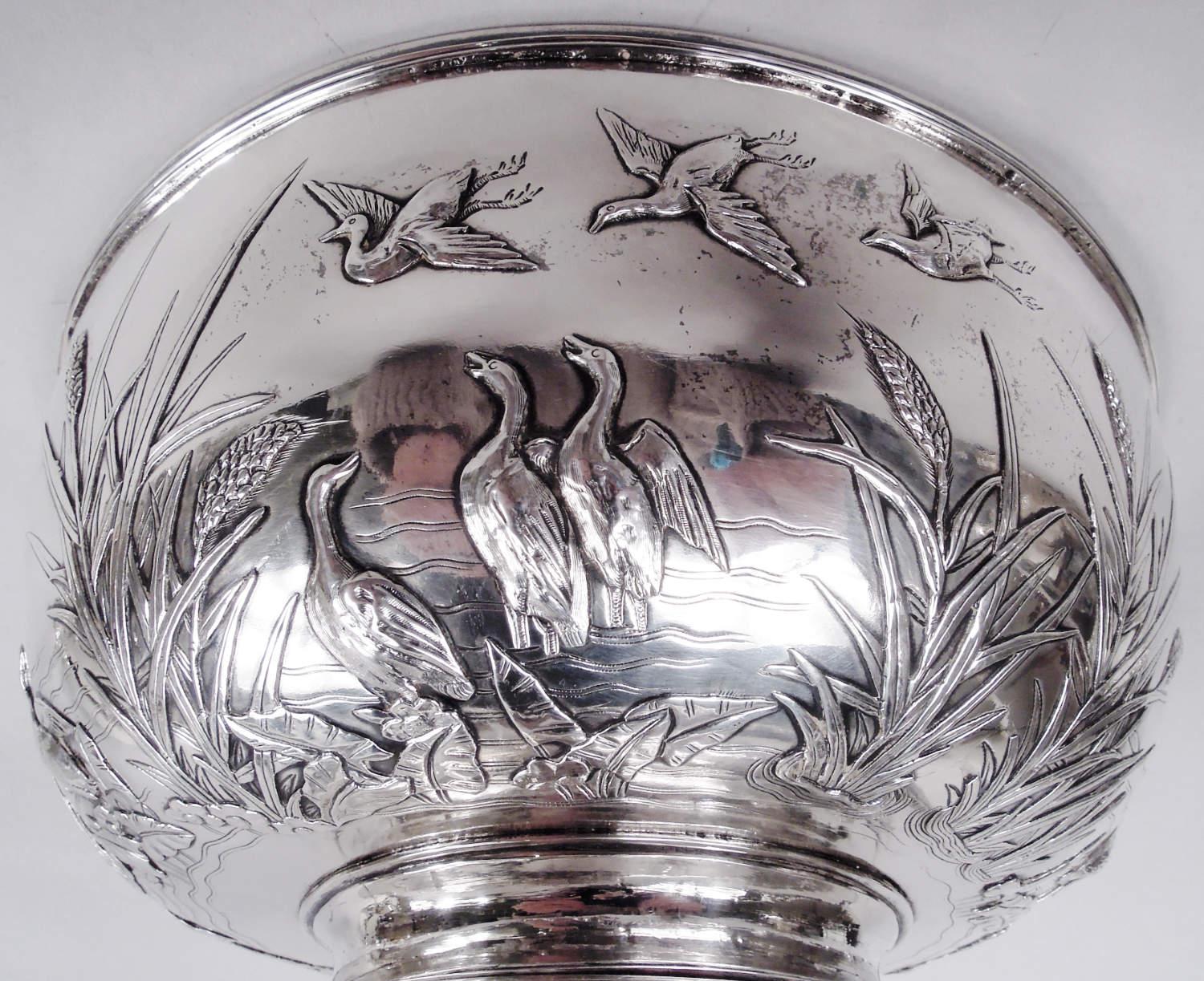Exportation chinoise Ancienne coupe à oiseaux et quenouilles en argent exporté de Chine en vente
