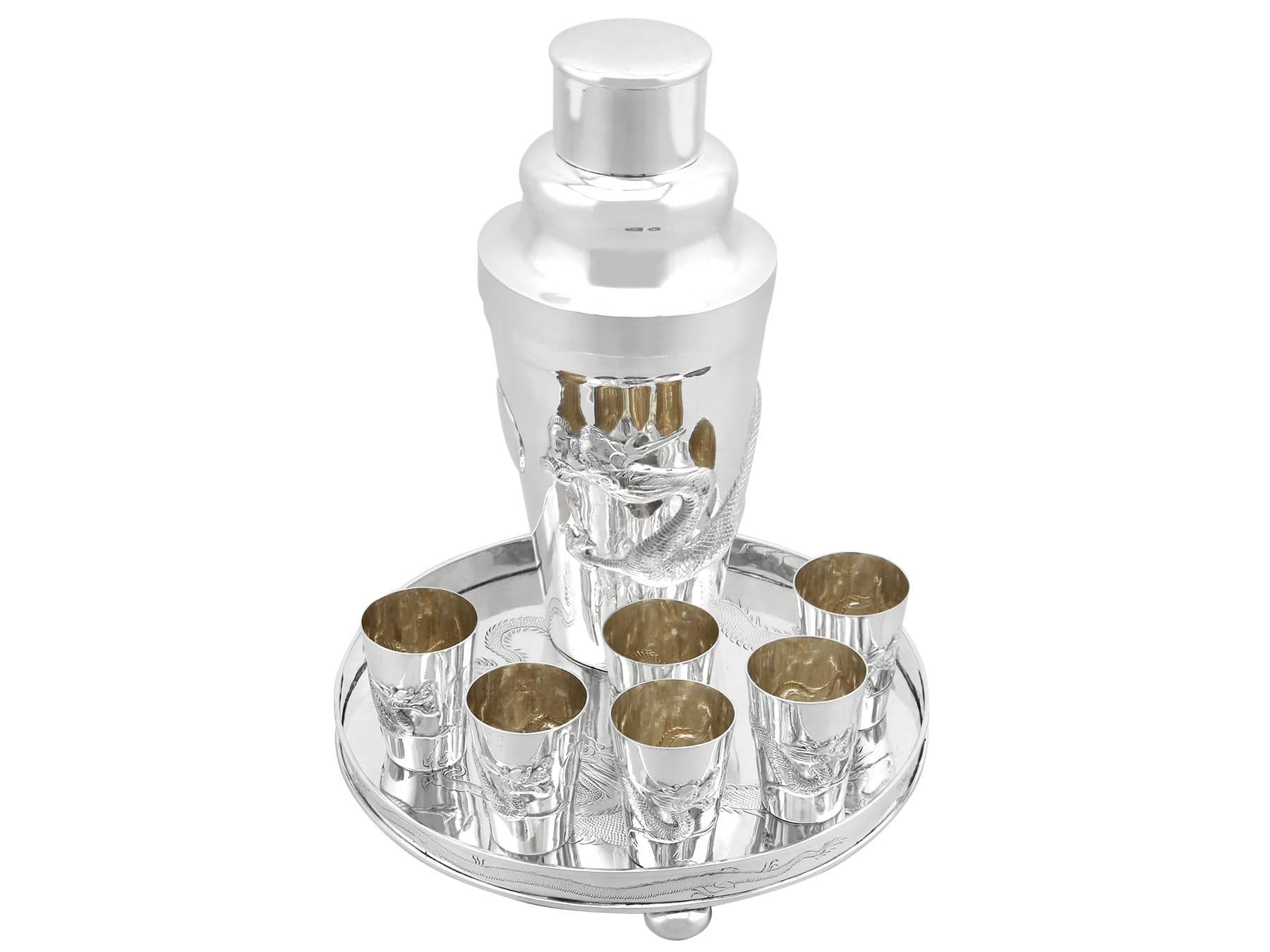 Ein außergewöhnliches, feines und beeindruckendes antikes chinesisches Export-Silber-Cocktailset; eine Ergänzung zu unserer orientalischen Silbersammlung.

Dieses außergewöhnliche Cocktailset aus antikem chinesischem Silber besteht aus einem