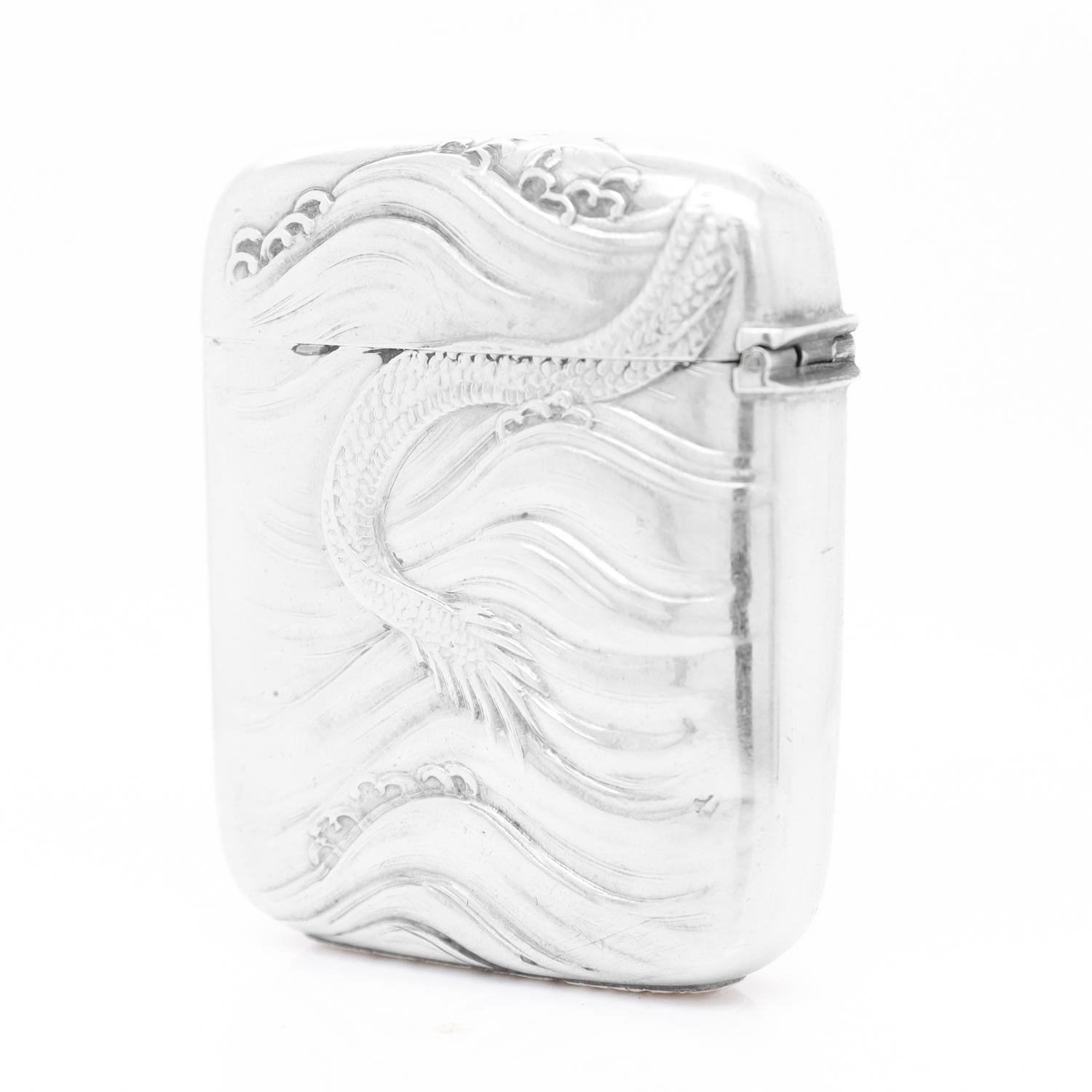 Gilet d'exportation chinoise ancienne Dragon & Waves en vente 3