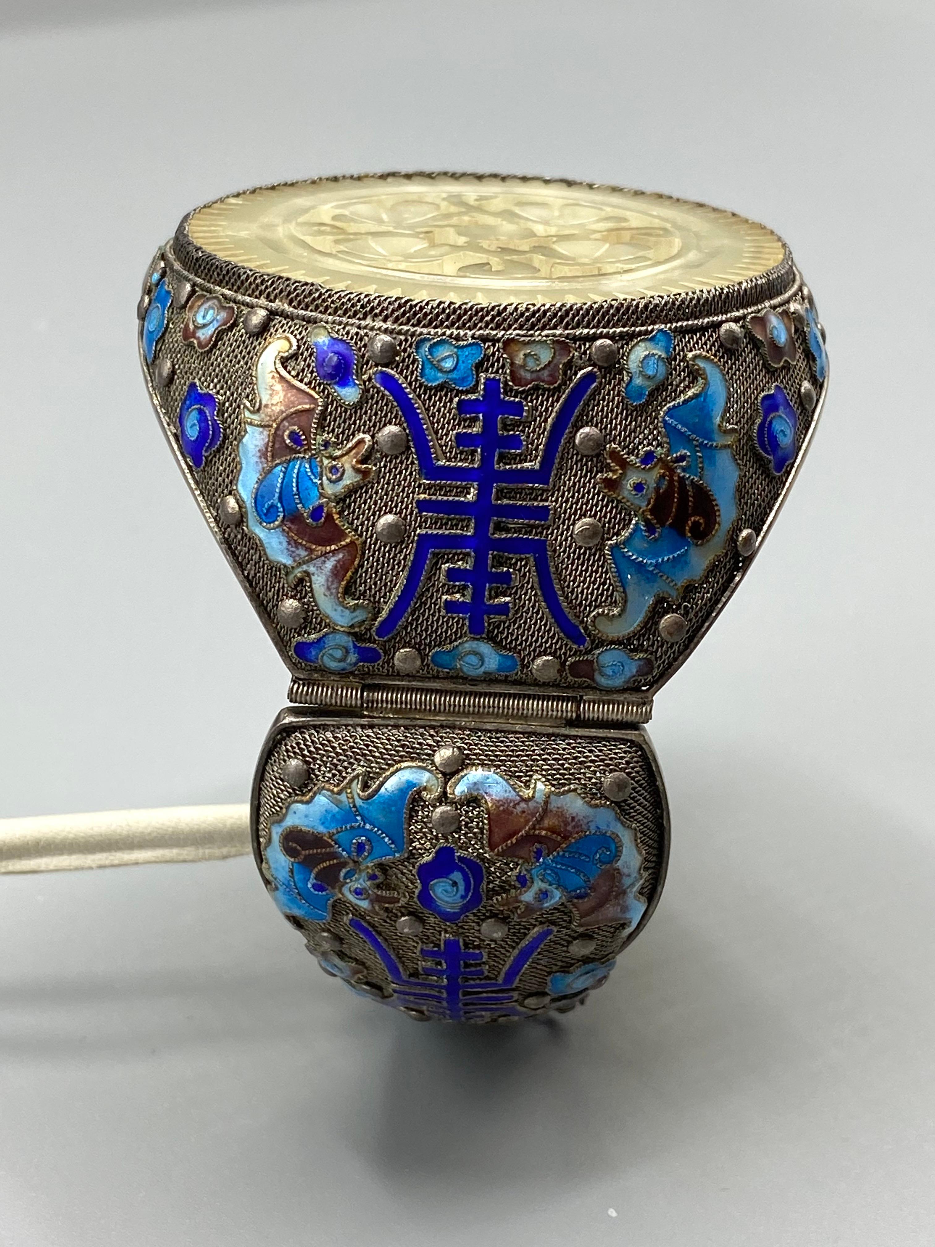 Antikes chinesisches Export-Armband aus Silber, Emaille und geschnitzter weißer Jade für Damen oder Herren im Angebot