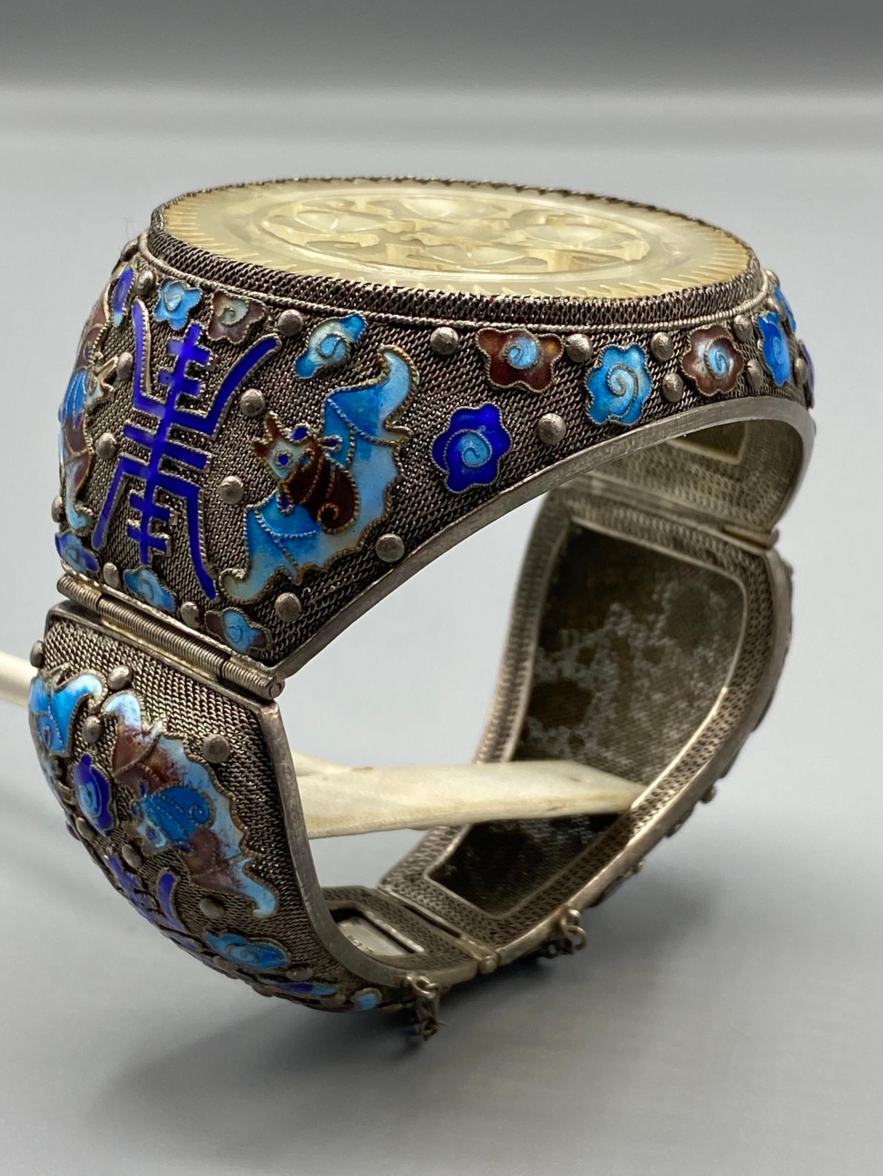 Antikes chinesisches Export-Armband aus Silber, Emaille und geschnitzter weißer Jade im Angebot 2