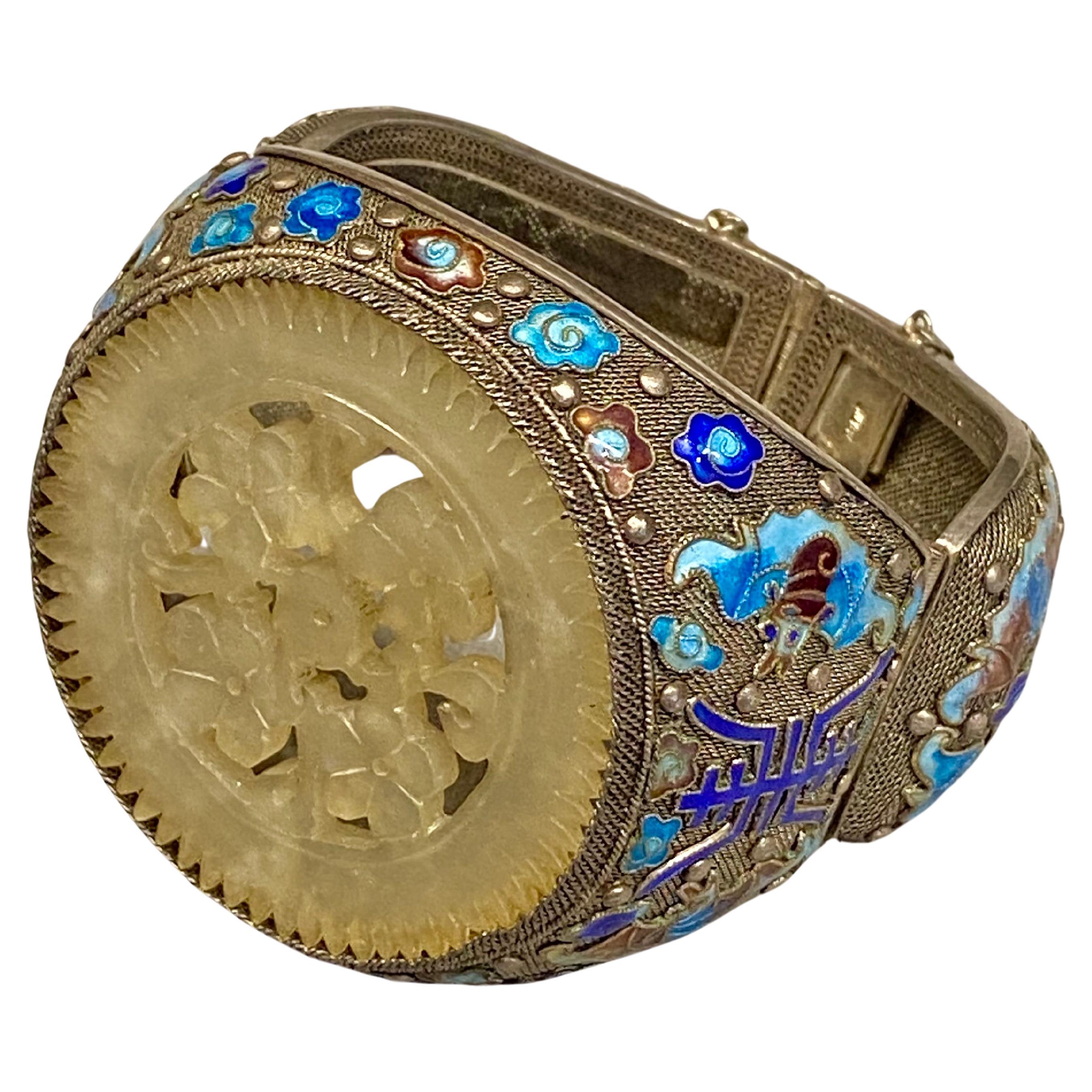 Antikes chinesisches Export-Armband aus Silber, Emaille und geschnitzter weißer Jade im Angebot