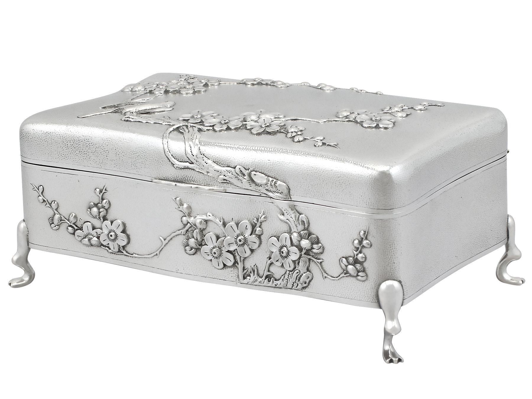 An exceptional, fine and impressive antique Chinese Export silver jewellery box; an addition to our collection of boxes and cases

This exceptional antique Chinese Export Silver box has a subtly undulating rectangular form.

The surface of the