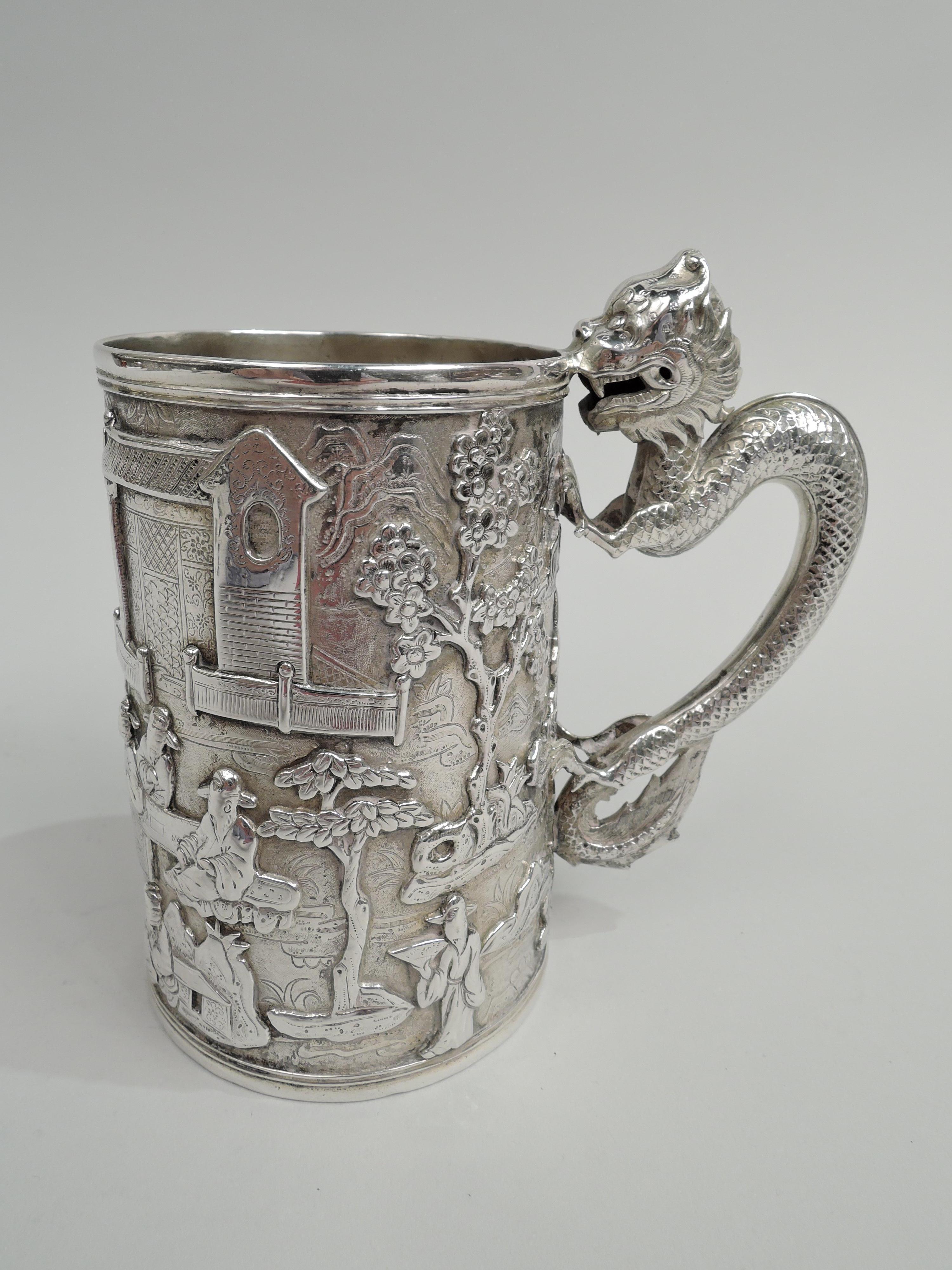 Antique Chinese Export Silver Mug with Dragon Handle In Good Condition For Sale In New York, NY