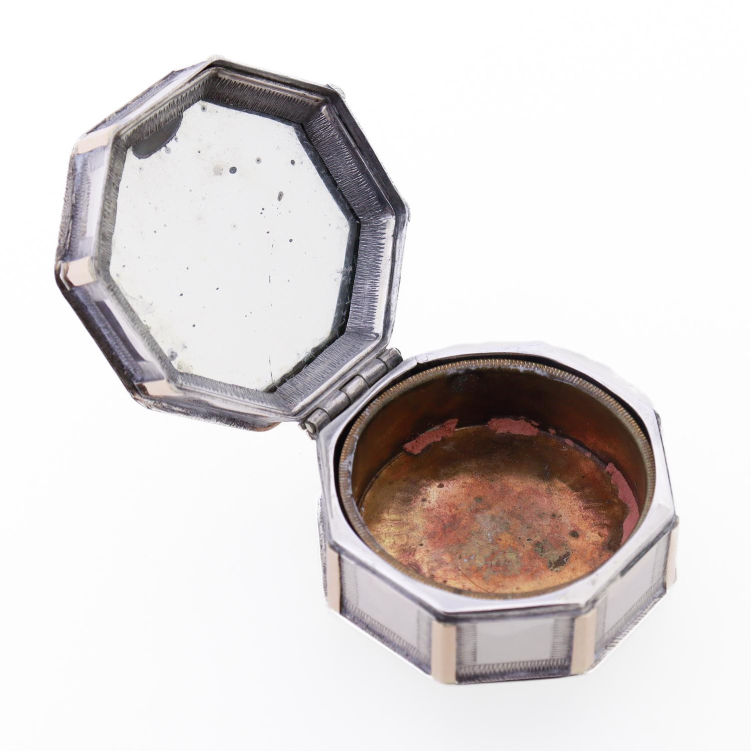 Antique compact octogonal d'exportation chinoise en argent avec monogramme appliqué en or rose en vente 2