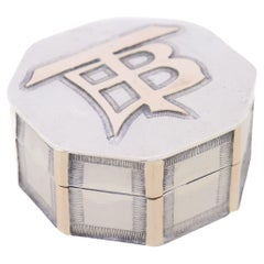 Antique compact octogonal d'exportation chinoise en argent avec monogramme appliqué en or rose